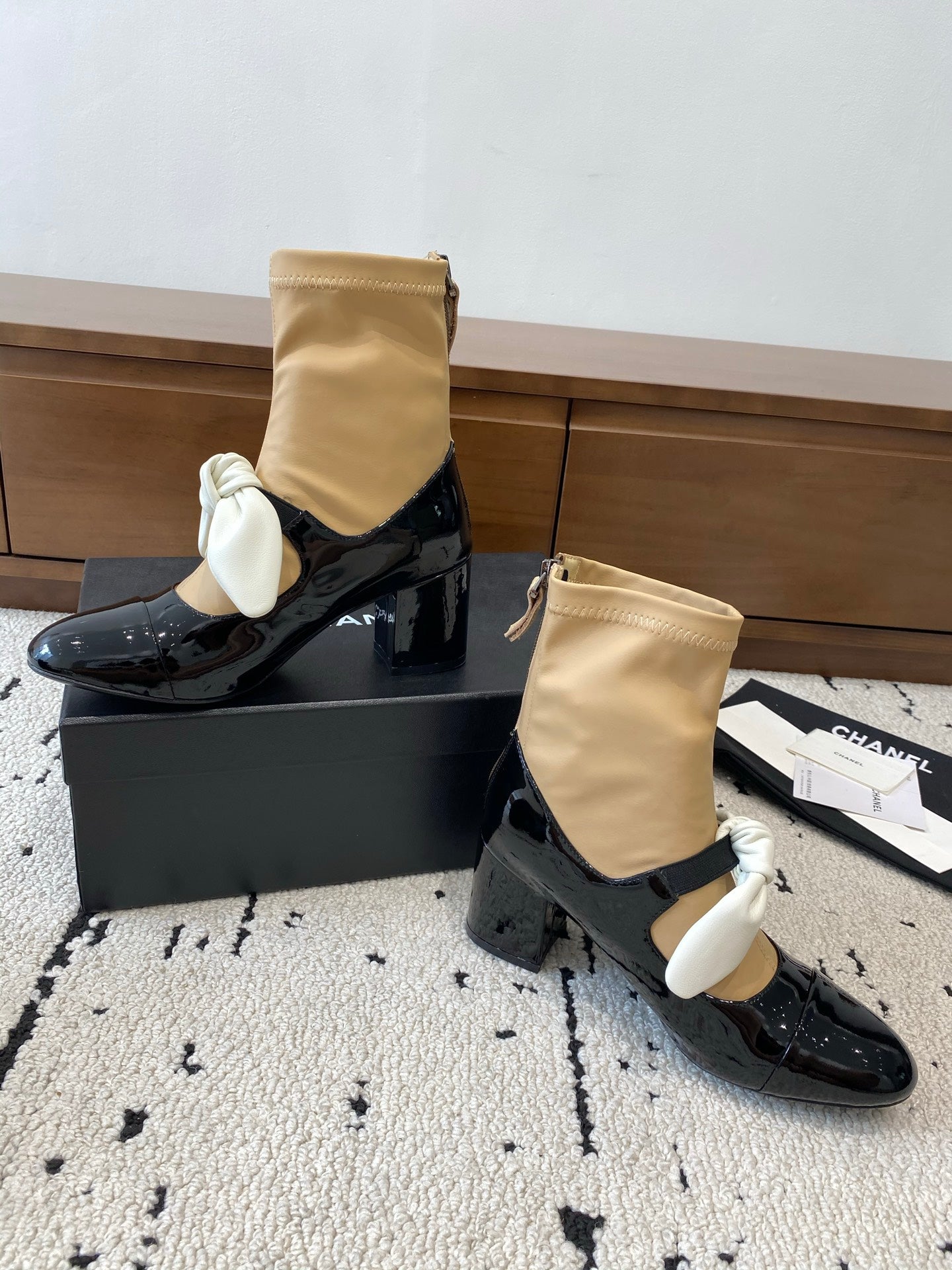 CC Big Ribbon Middle Boots Heel 50mm Black Beige Sheepskin Patent Leather 529279