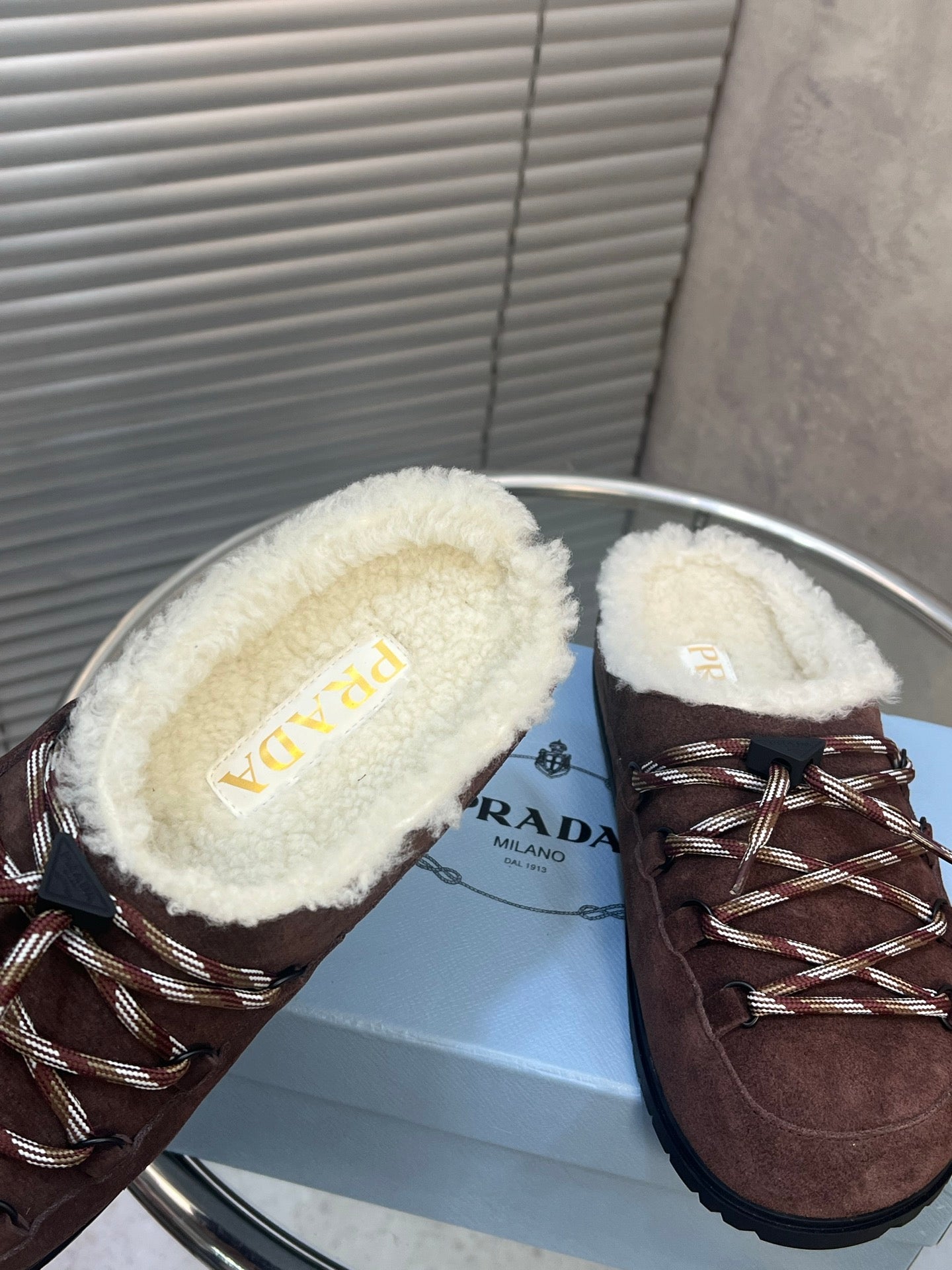 Prada 26s Mules Lace-up Cream Suede Shearing 952899