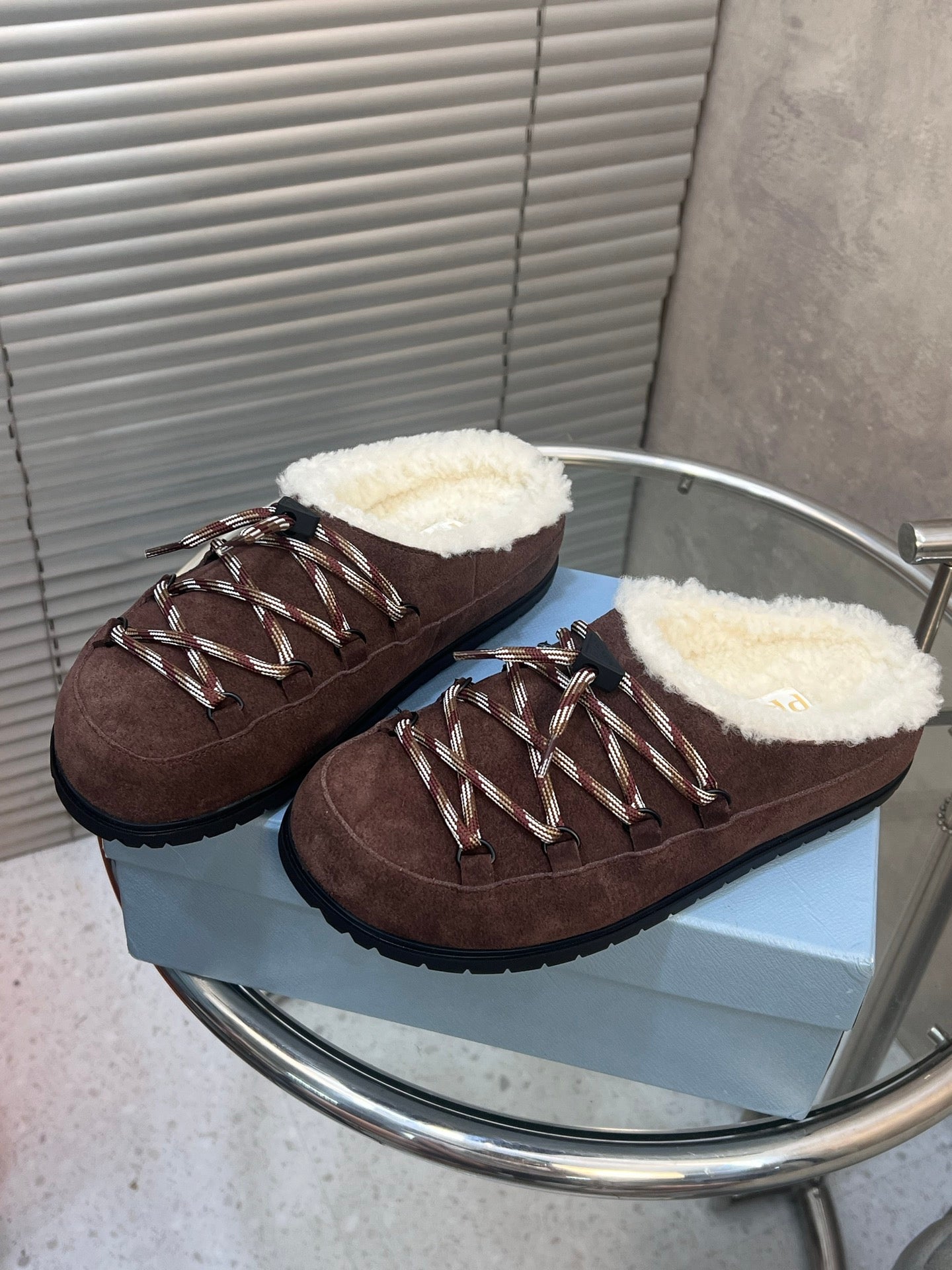 Prada 26s Mules Lace-up Cream Suede Shearing 952899