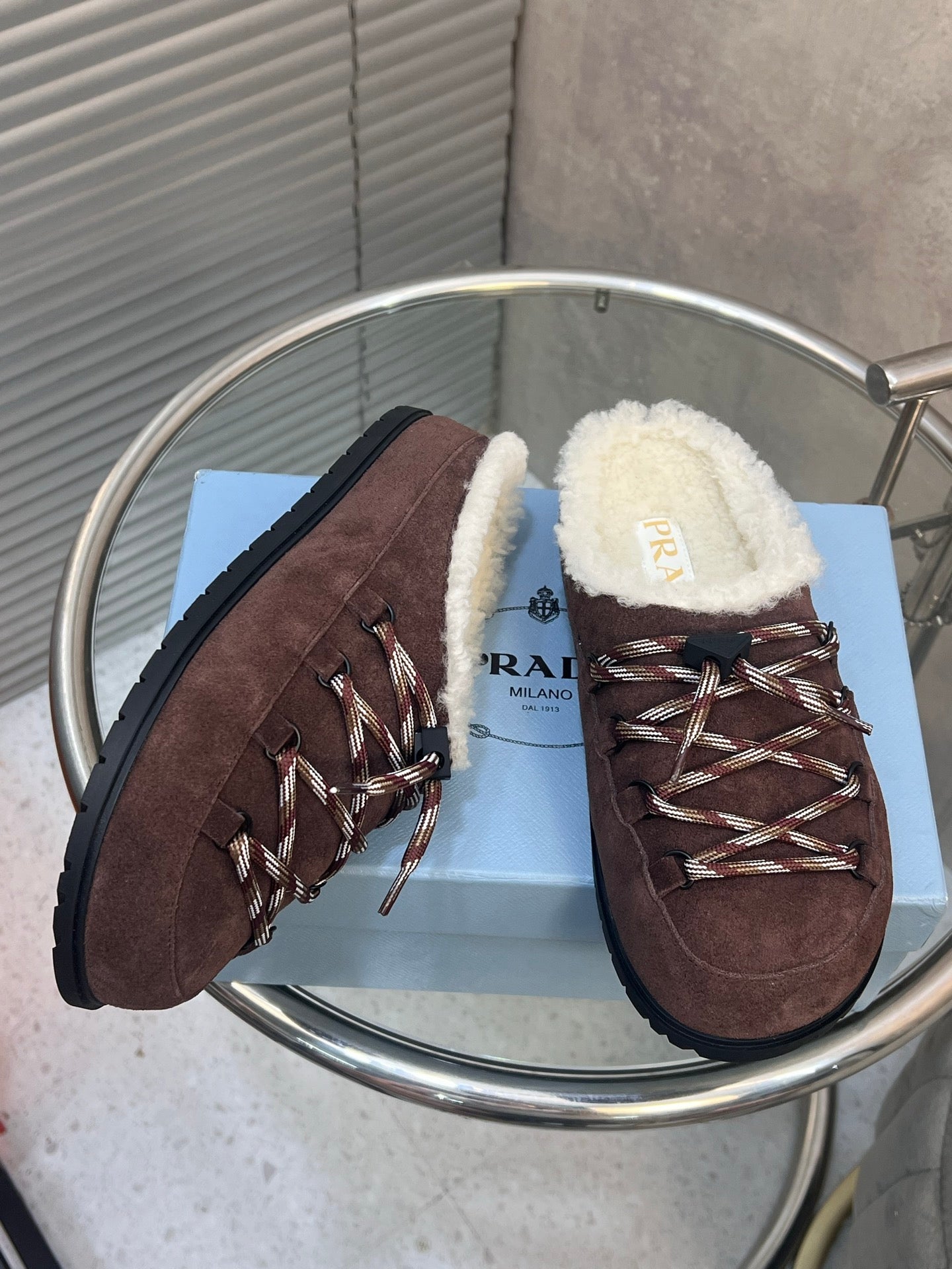 Prada 26s Mules Lace-up Cream Suede Shearing 952899