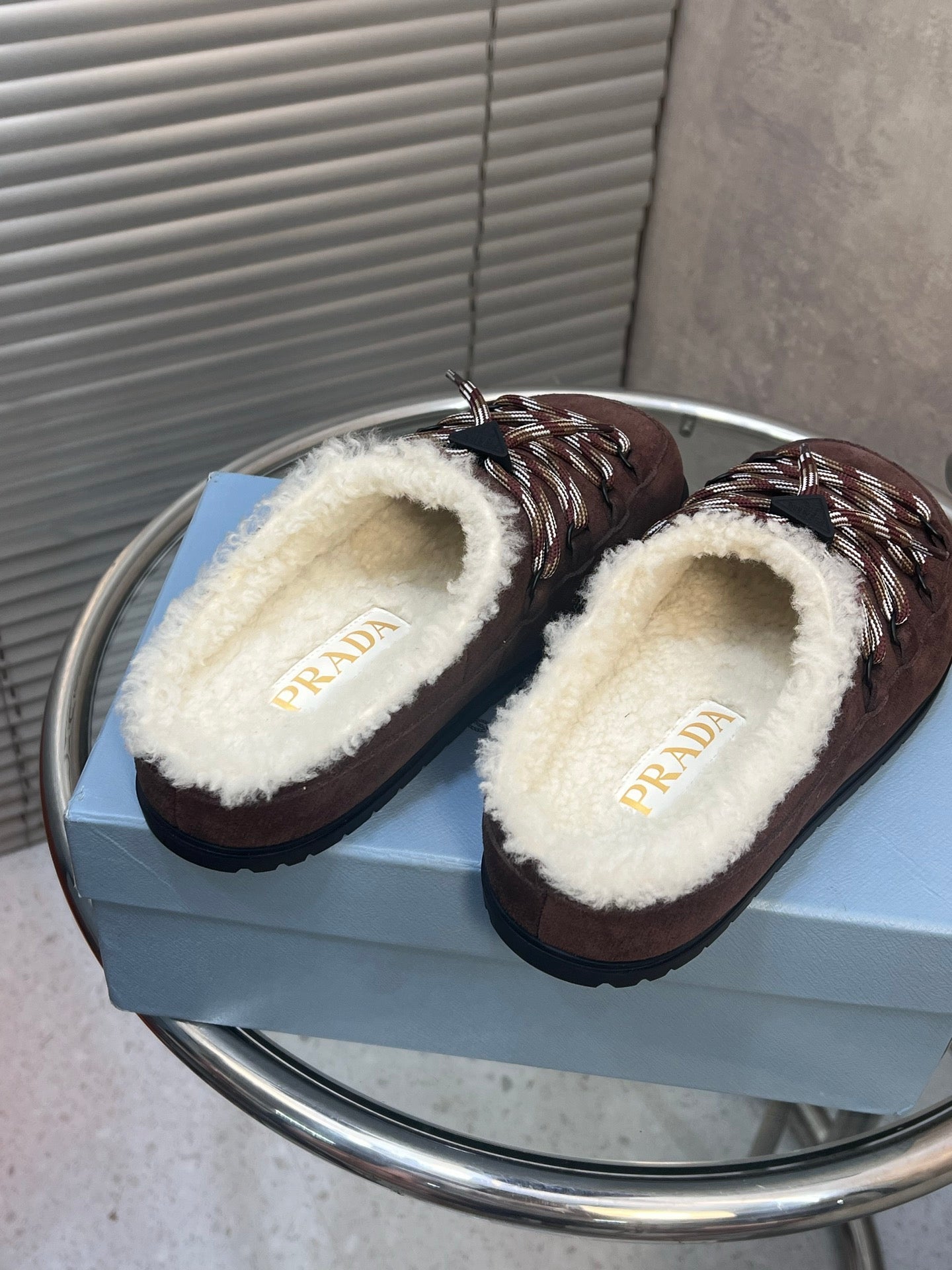 Prada 26s Mules Lace-up Cream Suede Shearing 952899