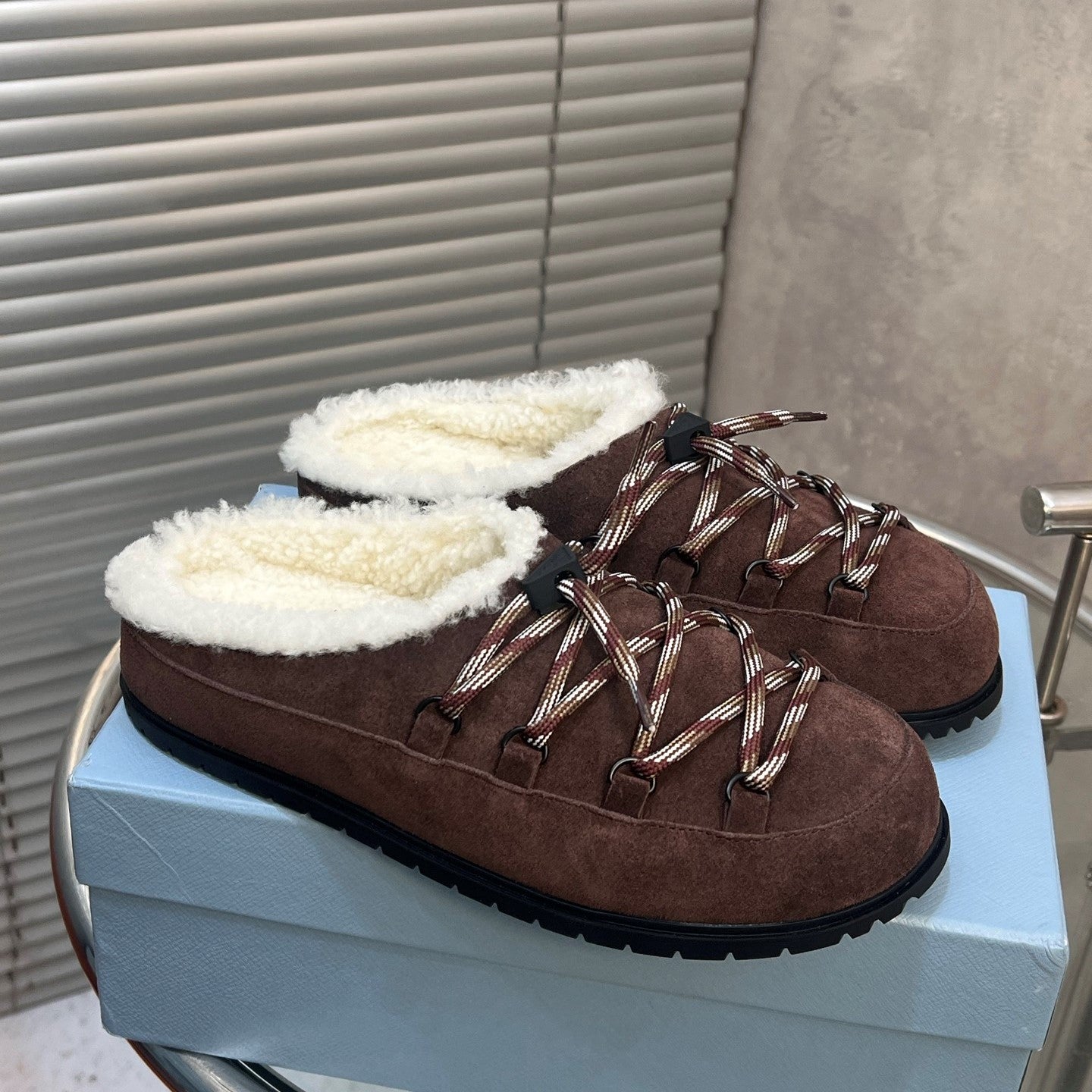 Prada 26s Mules Lace-up Cream Suede Shearing 952899