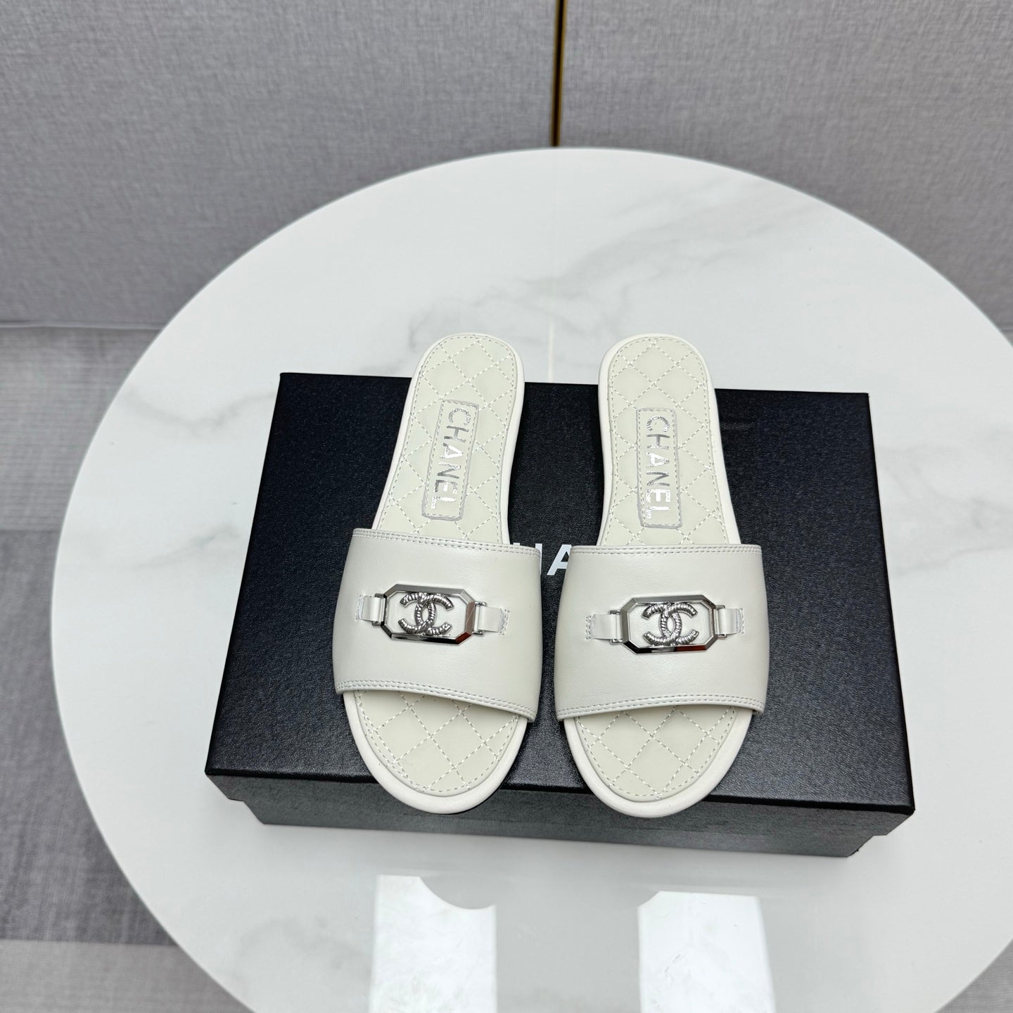 CC 25 Mule Sandals White Sheepskin 368801