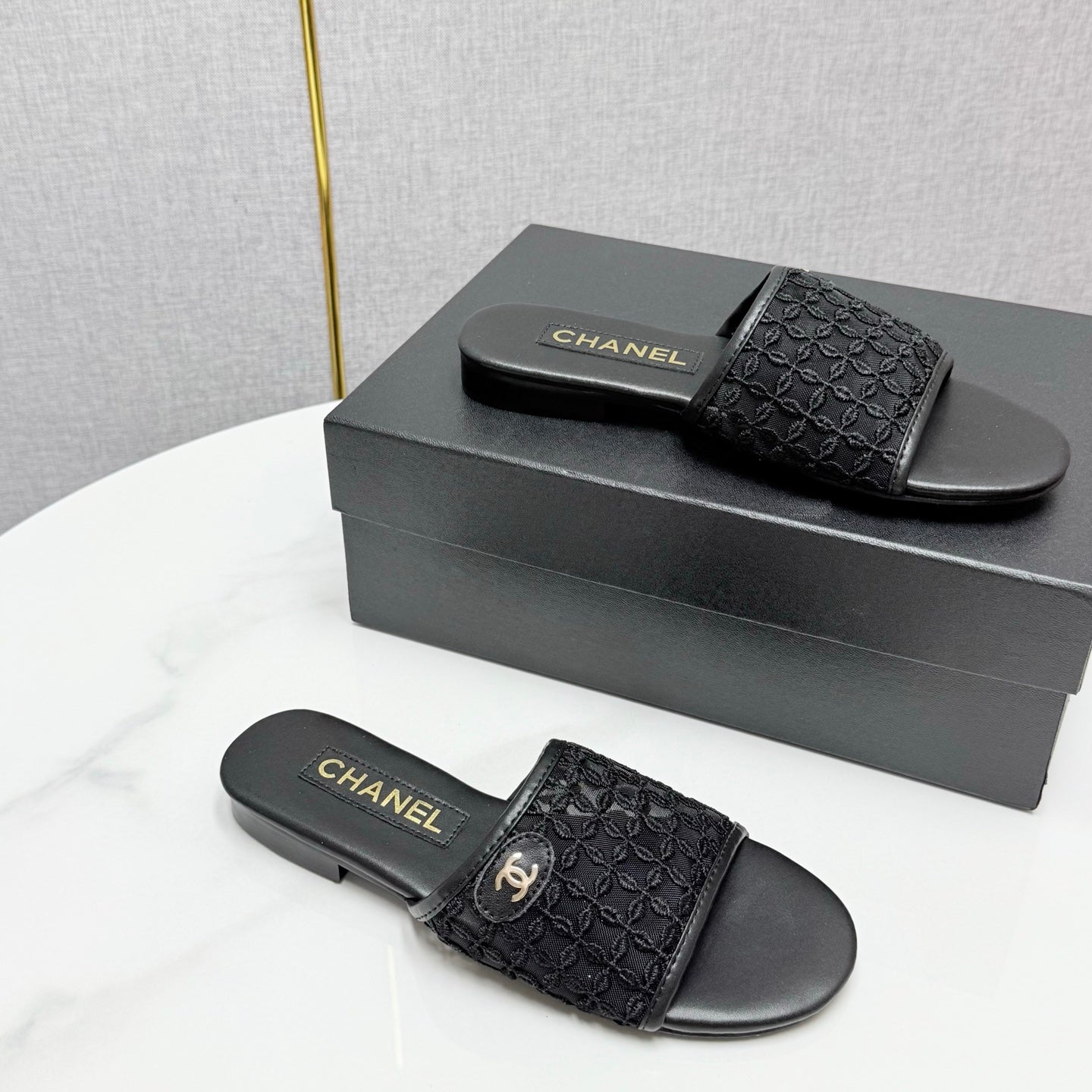 CC 25 Flat Mule Sandals Black Mesh And Sheepskin 368806