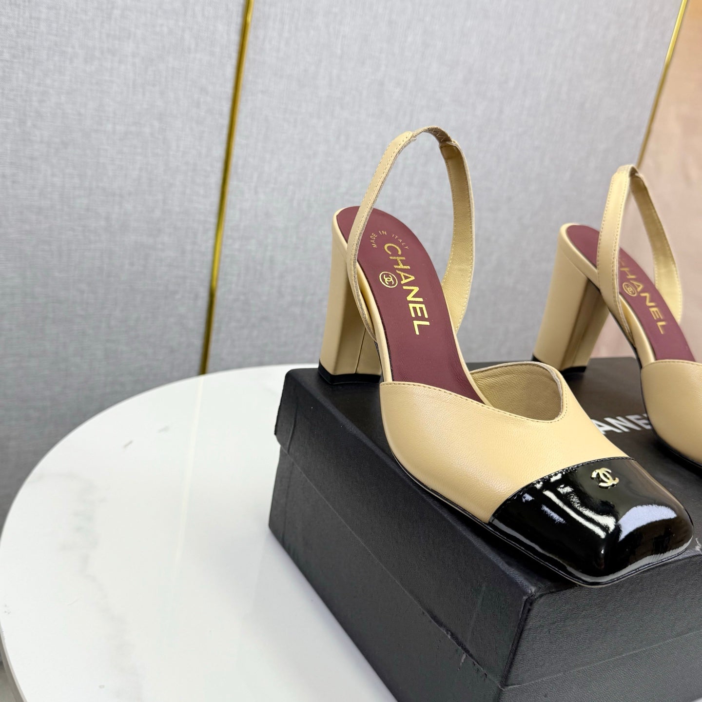 CC 25FW Square Toe Slingback White Beige Sheepskin Patent Leather 541135