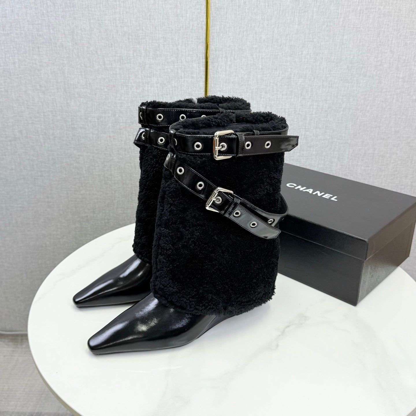 CC 26s Knight Martin Boots Black Sheepskin Wool 620409