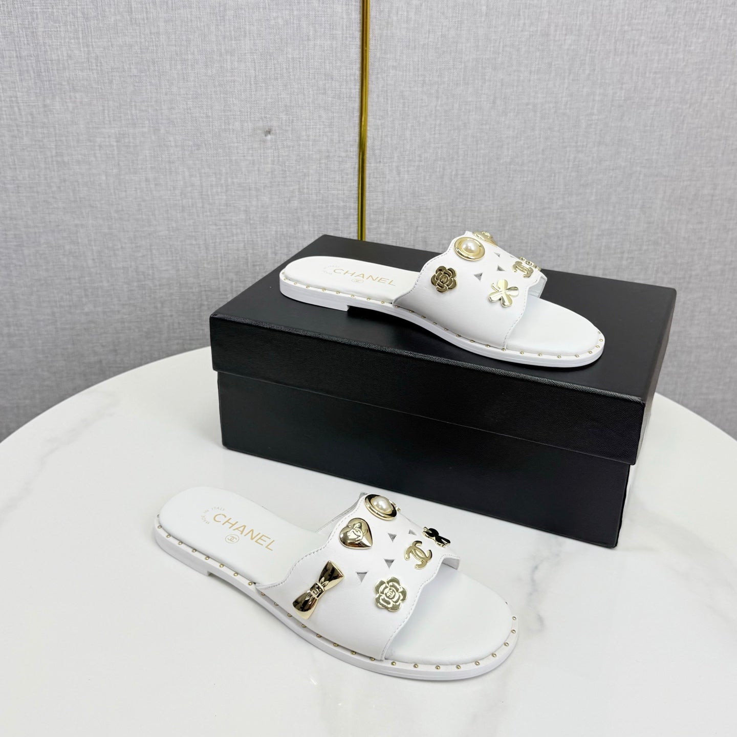 CC 26s Crystal Sandal White Sheepskin 639830