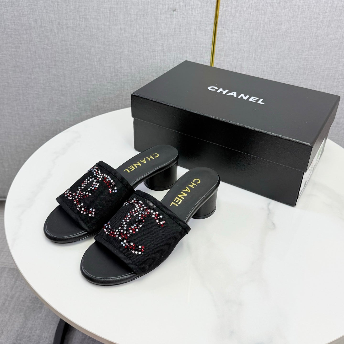 CC 26SS Sandals Black Mesh Sheepskin 639891