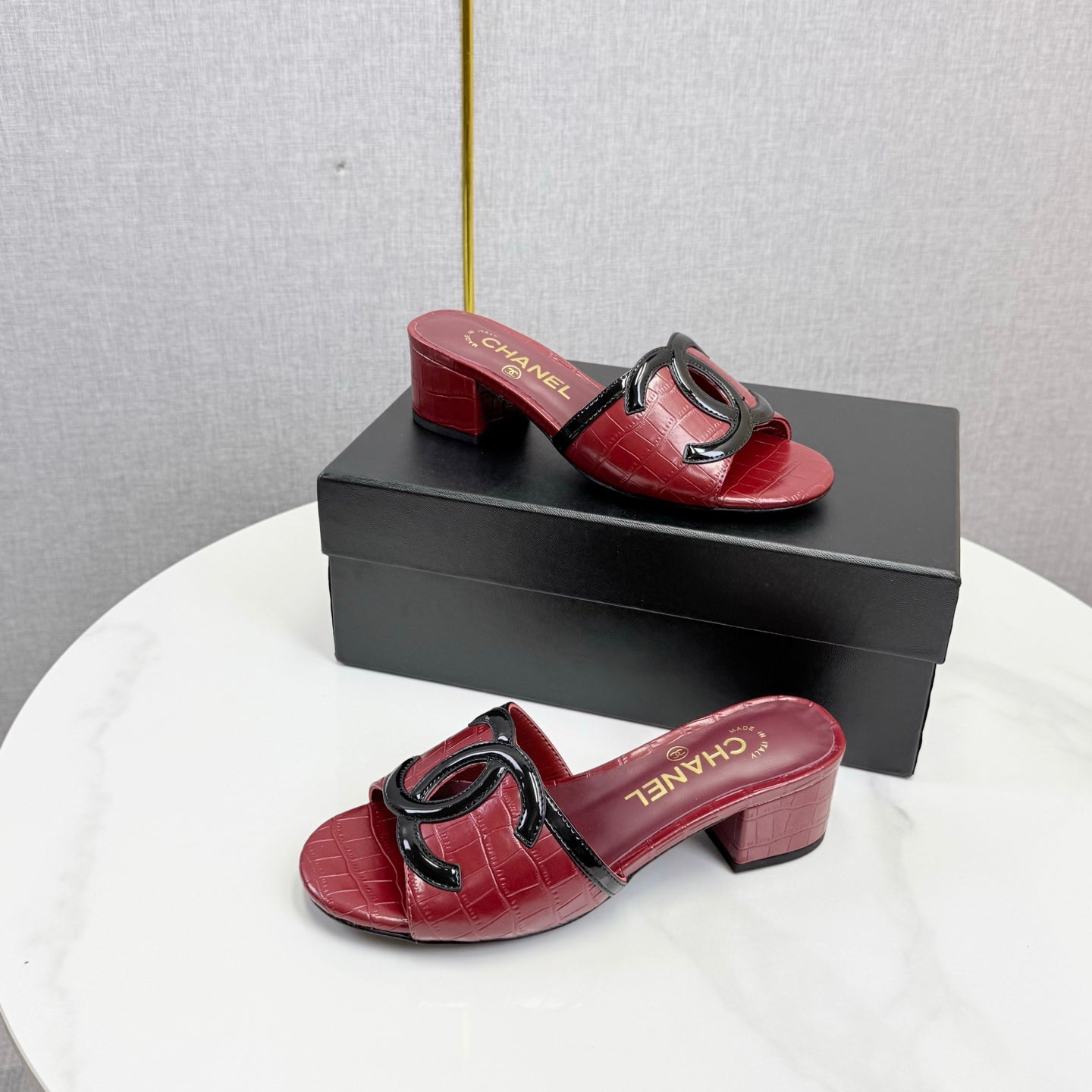 CC 26s Block Heel Sandals 4cm Red Crocodile-Embossed Calfskin