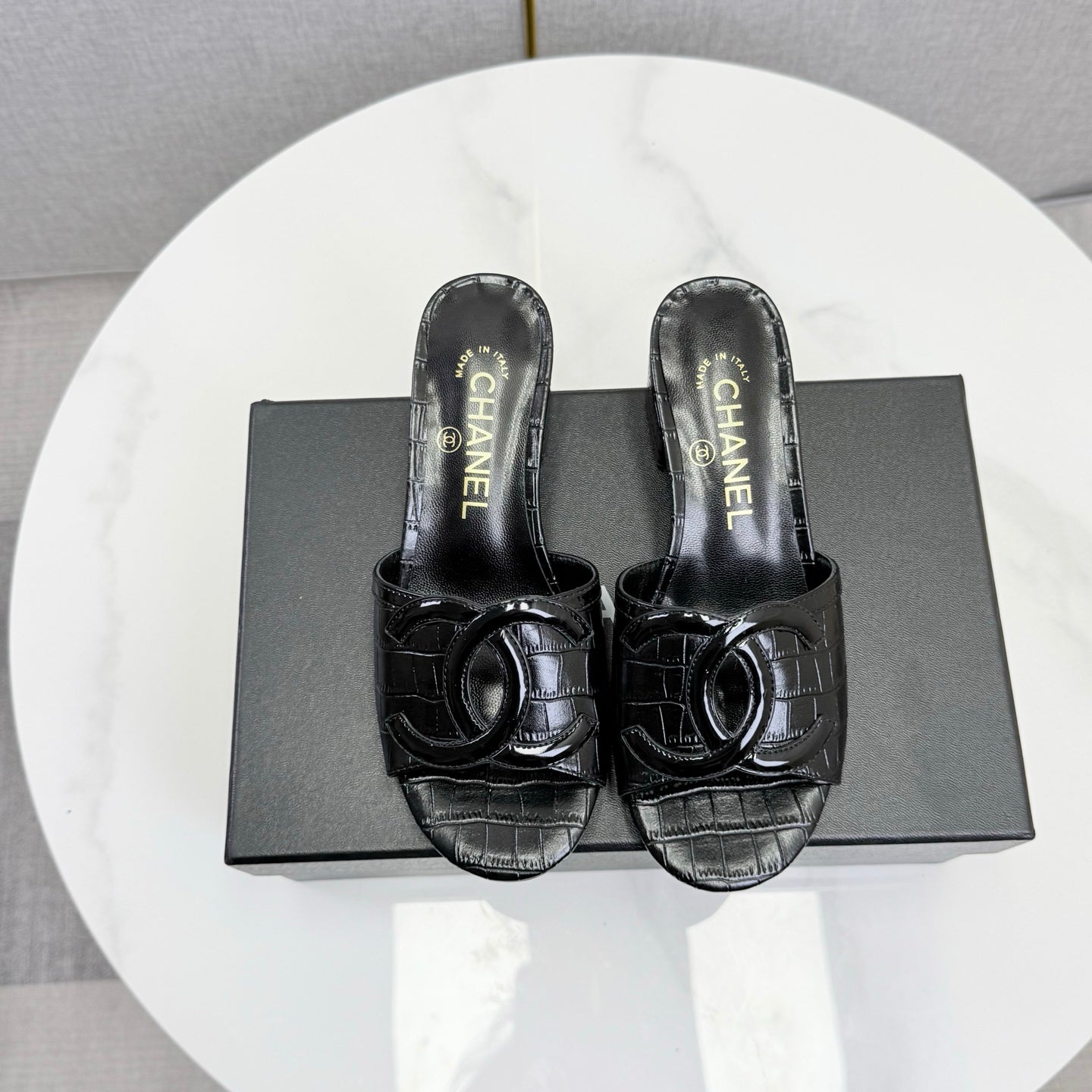 CC 26s Block Heel Sandals 4cm Black Crocodile-Embossed Calfskin