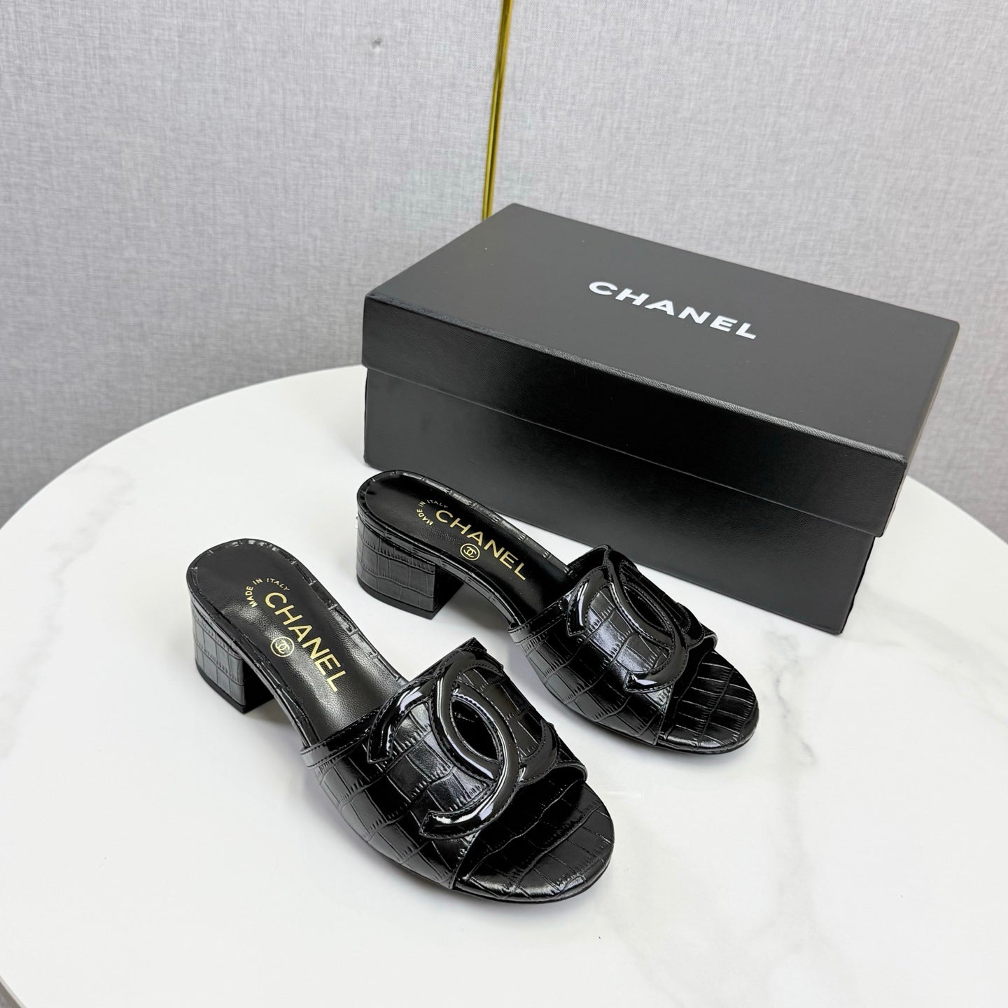 CC 26s Block Heel Sandals 4cm Black Crocodile-Embossed Calfskin
