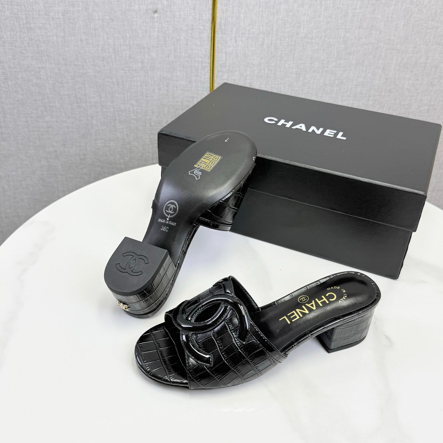 CC 26s Block Heel Sandals 4cm Black Crocodile-Embossed Calfskin