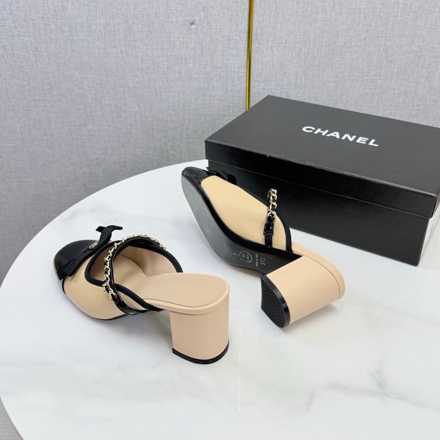 CC 26s High Heel Mules 4.5cm Beige Black Lambskin Patent Leather