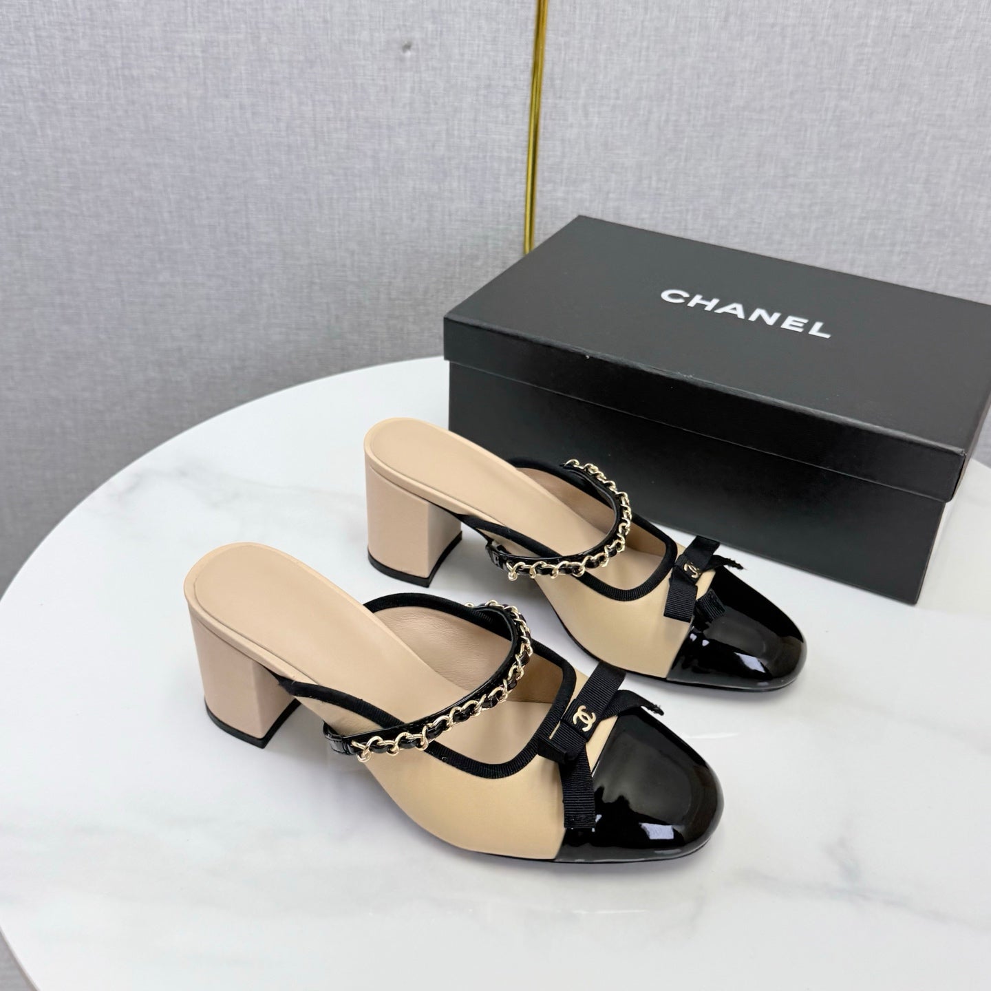 CC 26s High Heel Mules 4.5cm Beige Black Lambskin Patent Leather