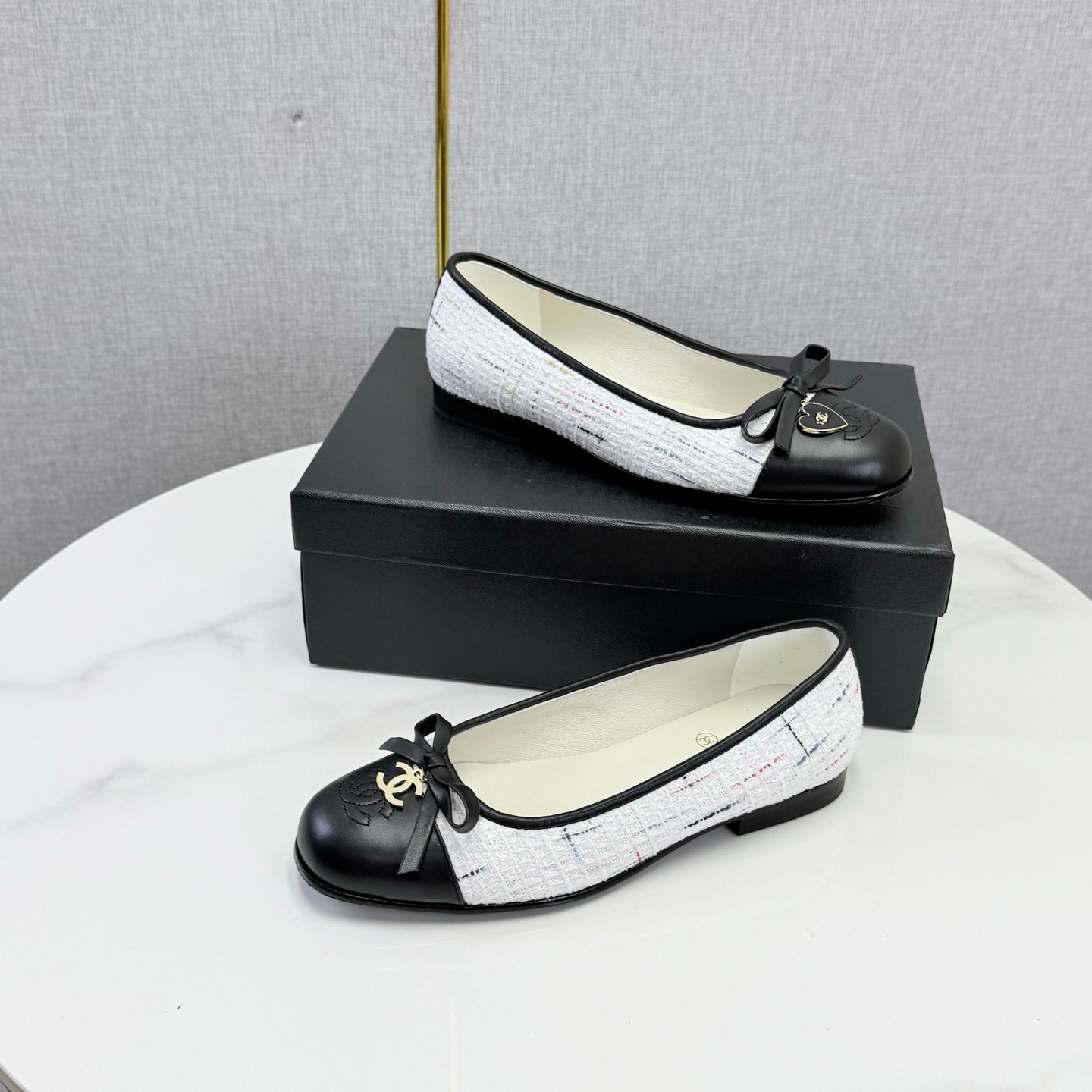 CC 26s Ballet Flats In White Tweed And Black Lambskin