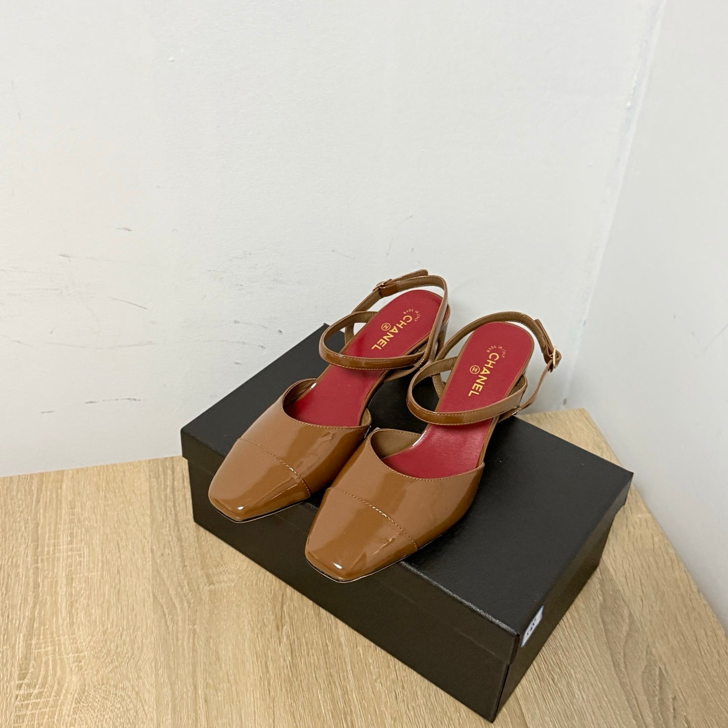 CC Métiers d’art 2026 Slingbacks 6.5cm Brown Patent Calfskin 865642