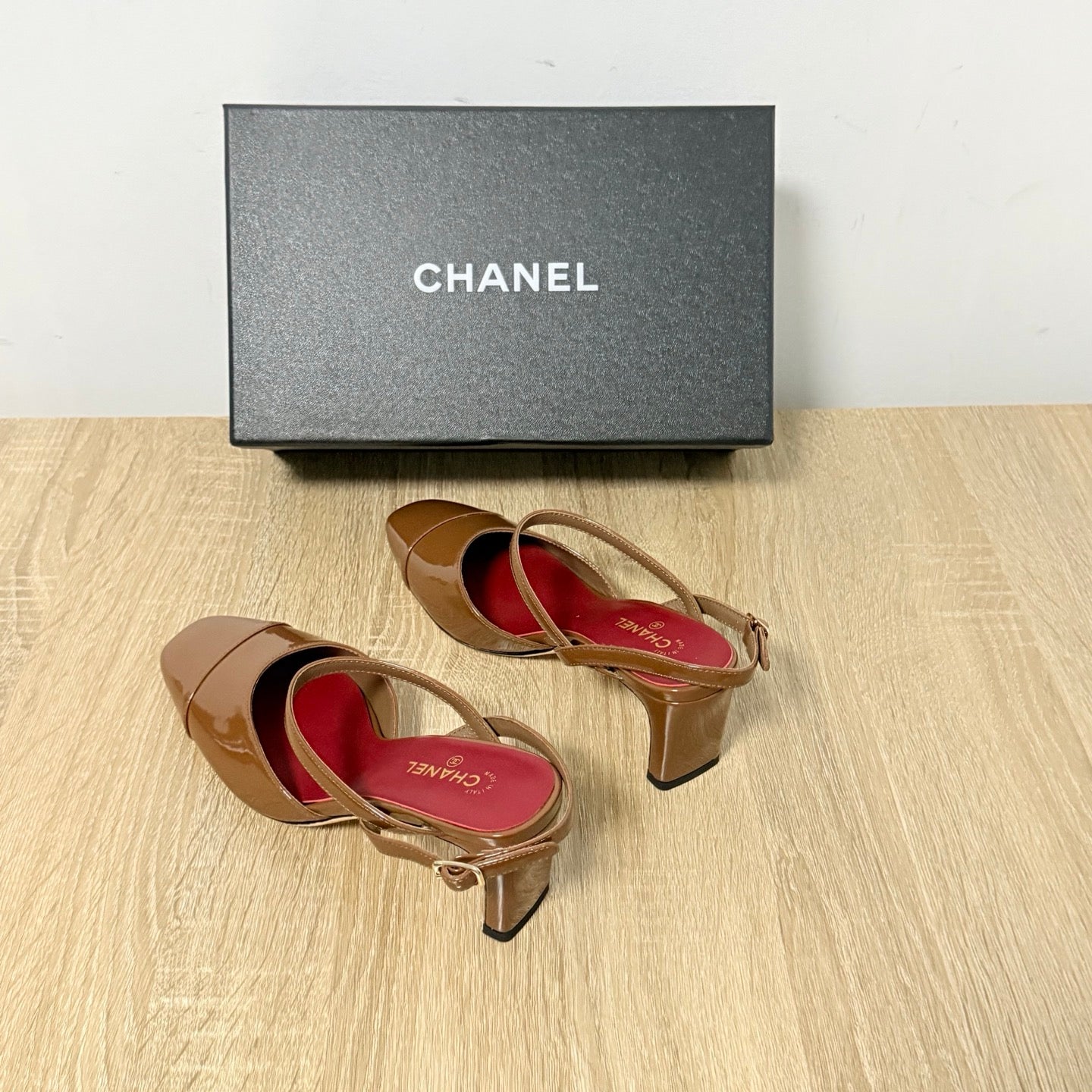 CC Métiers d’art 2026 Slingbacks 6.5cm Brown Patent Calfskin 865642