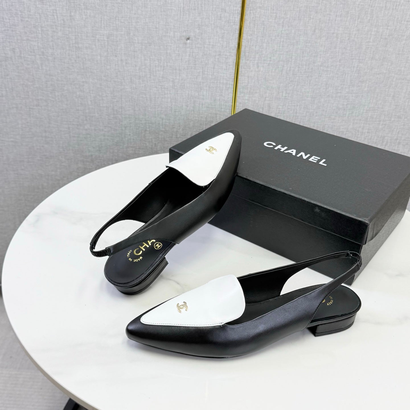 CC 26s Pointed Slingback Flat Black White Sheepskin 972780