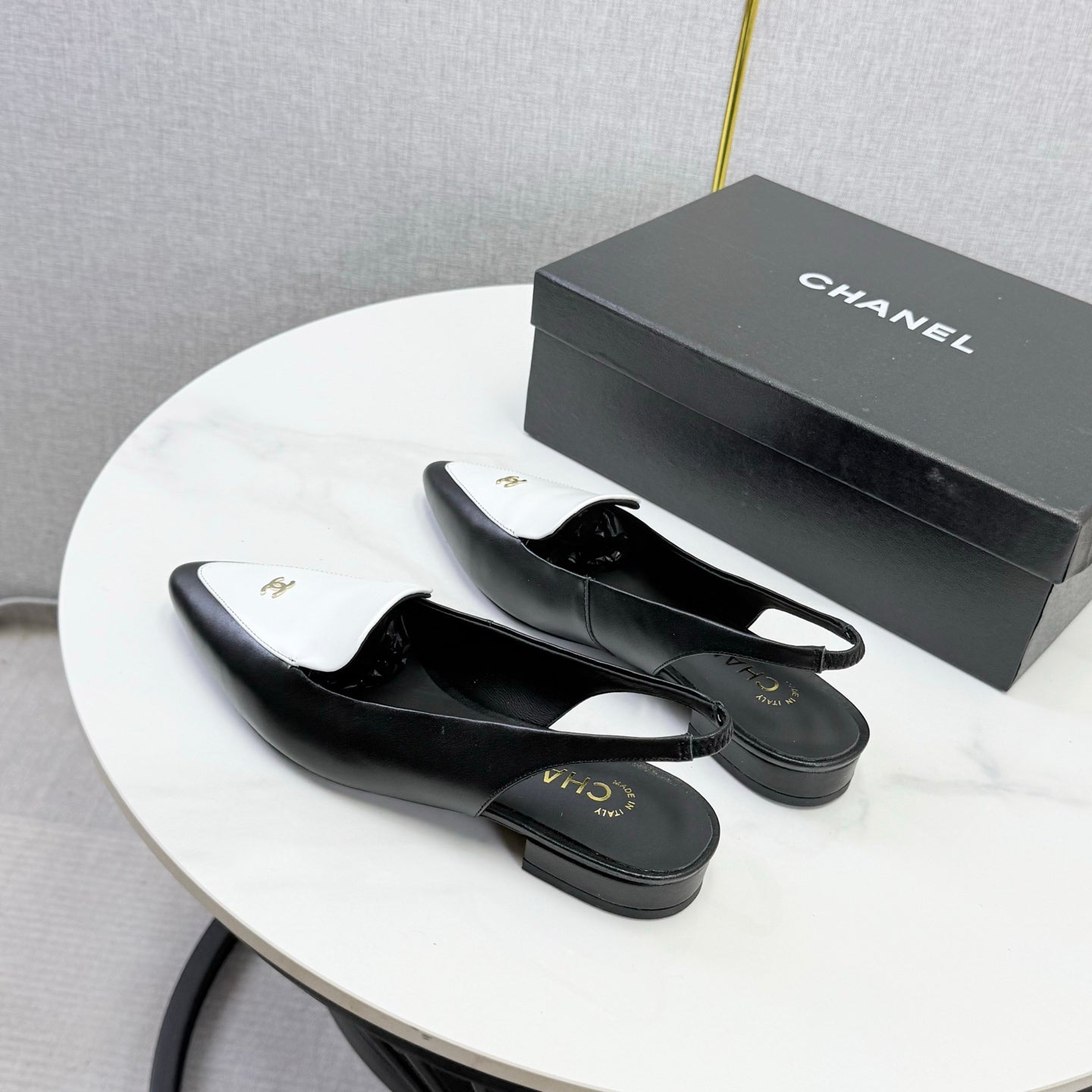 CC 26s Pointed Slingback Flat Black White Sheepskin 972780