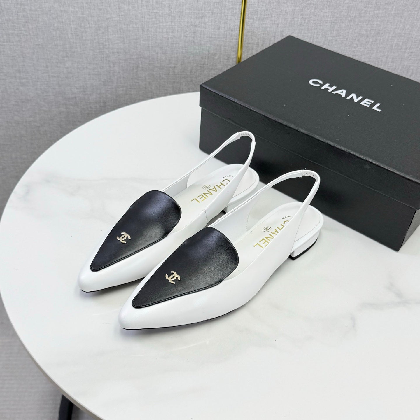 CC 26s Pointed Slingback Flat Black White Sheepskin 972782