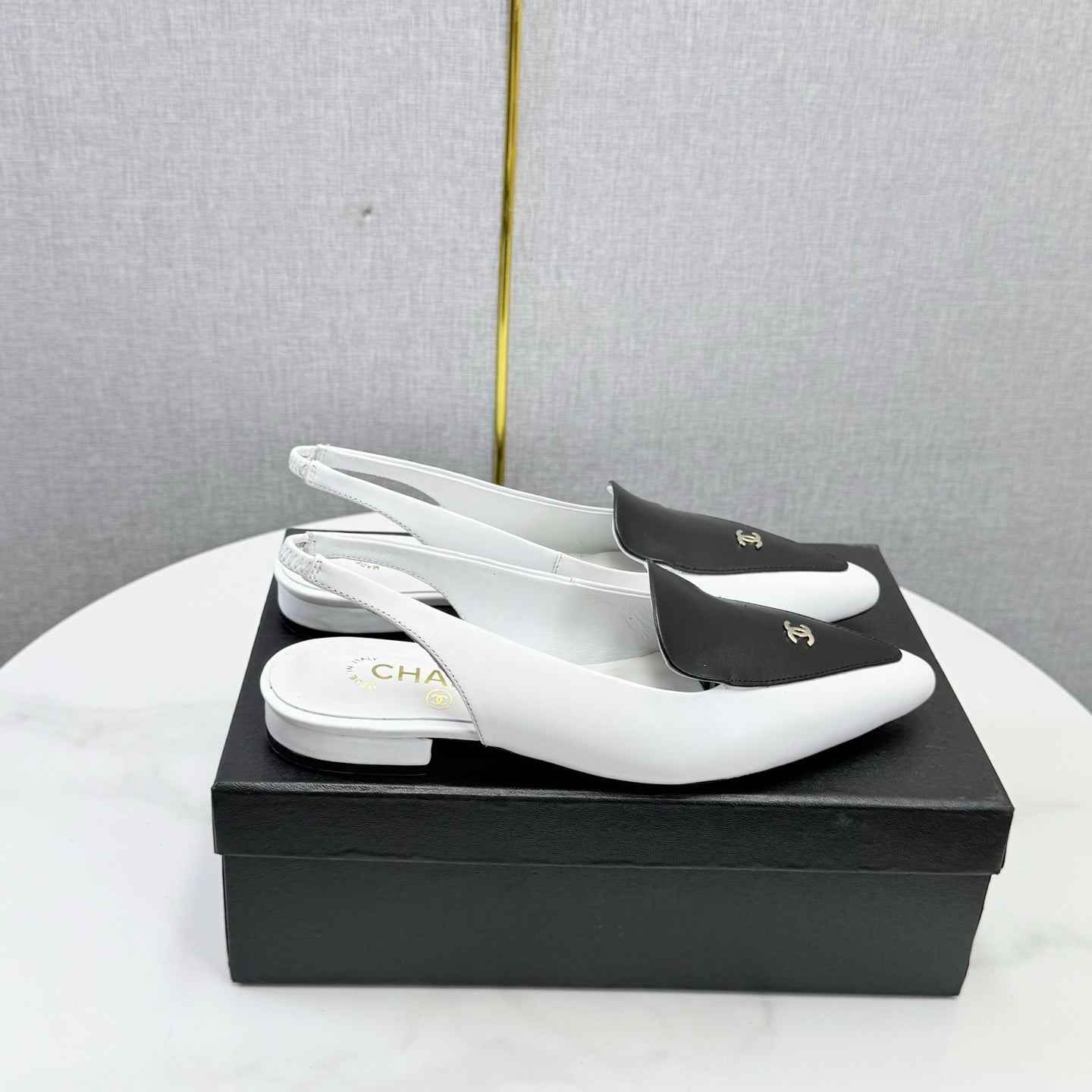 CC 26s Pointed Slingback Flat Black White Sheepskin 972782
