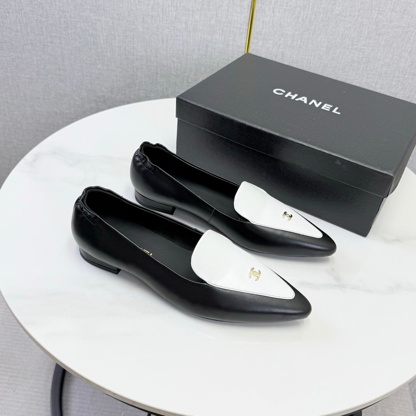CC 26s Pointed Loafers Black White Sheepskin 972784