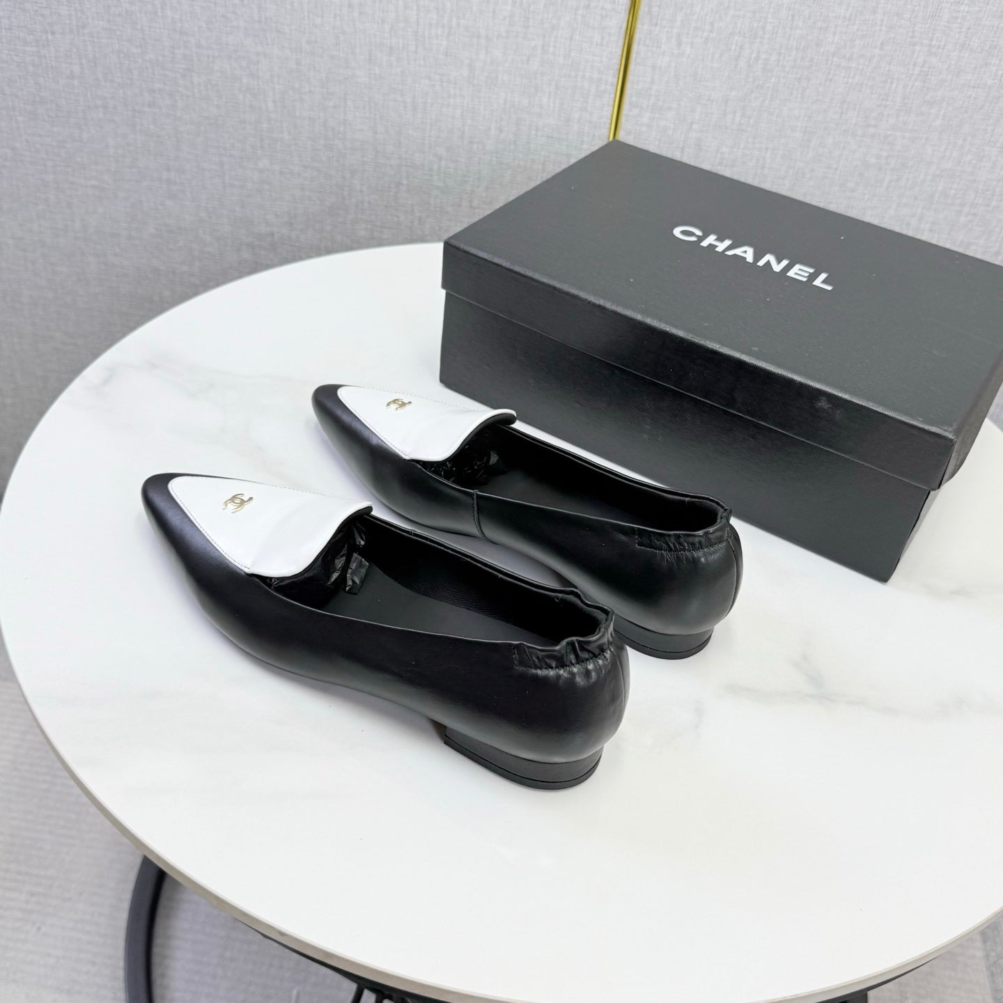 CC 26s Pointed Loafers Black White Sheepskin 972784