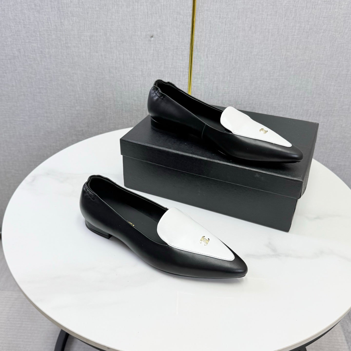 CC 26s Pointed Loafers Black White Sheepskin 972784