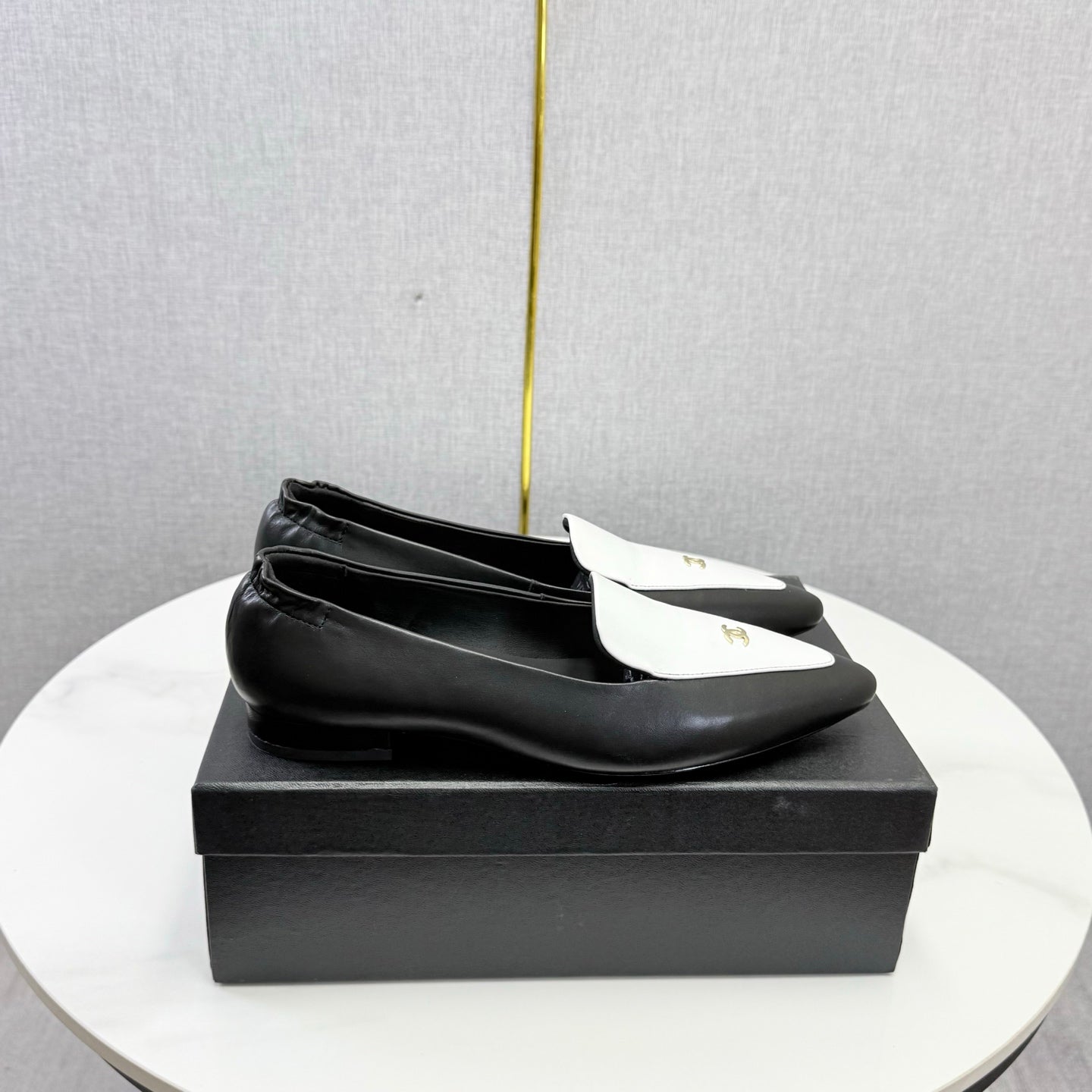 CC 26s Pointed Loafers Black White Sheepskin 972784