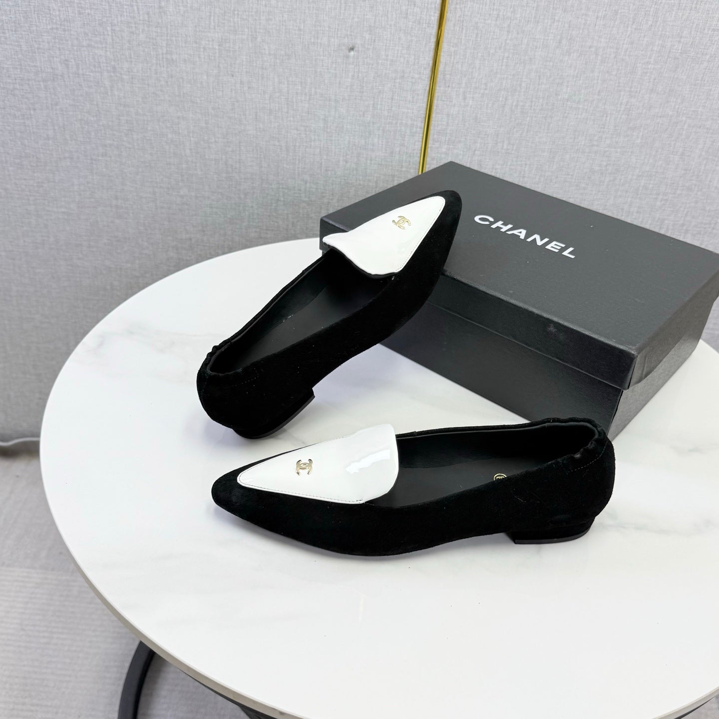 CC 26s Pointed Loafers Black White Suede Patent Leather 972785