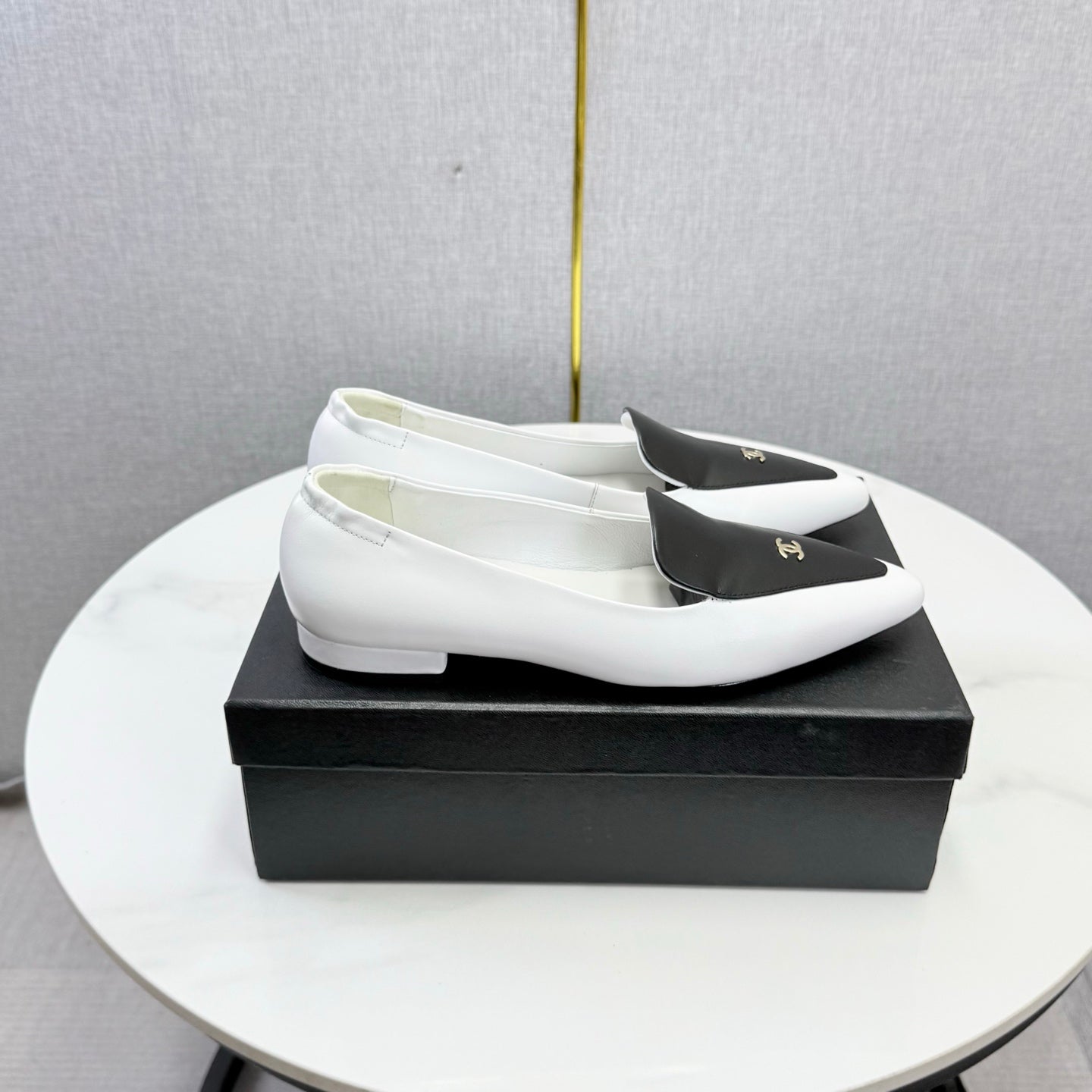 CC 26s Pointed Loafers Black White Sheepskin 972787