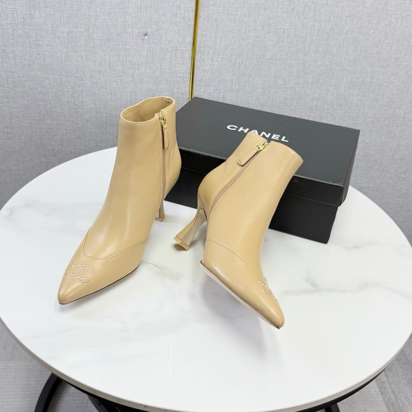 CC 26s Pointed-Toe Stiletto Ankle Boots Beige Cowhide 972793