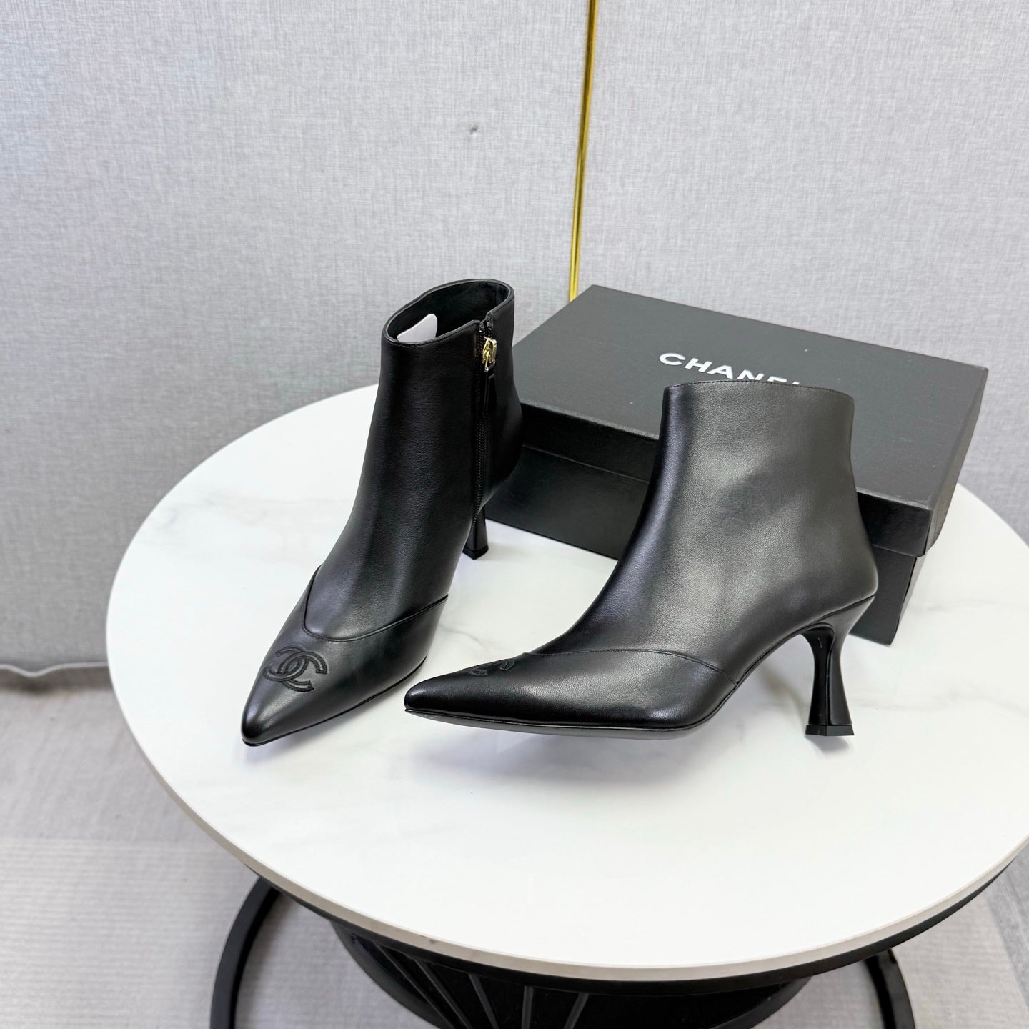 CC 26s Pointed-Toe Stiletto Ankle Boots Black Cowhide 972794
