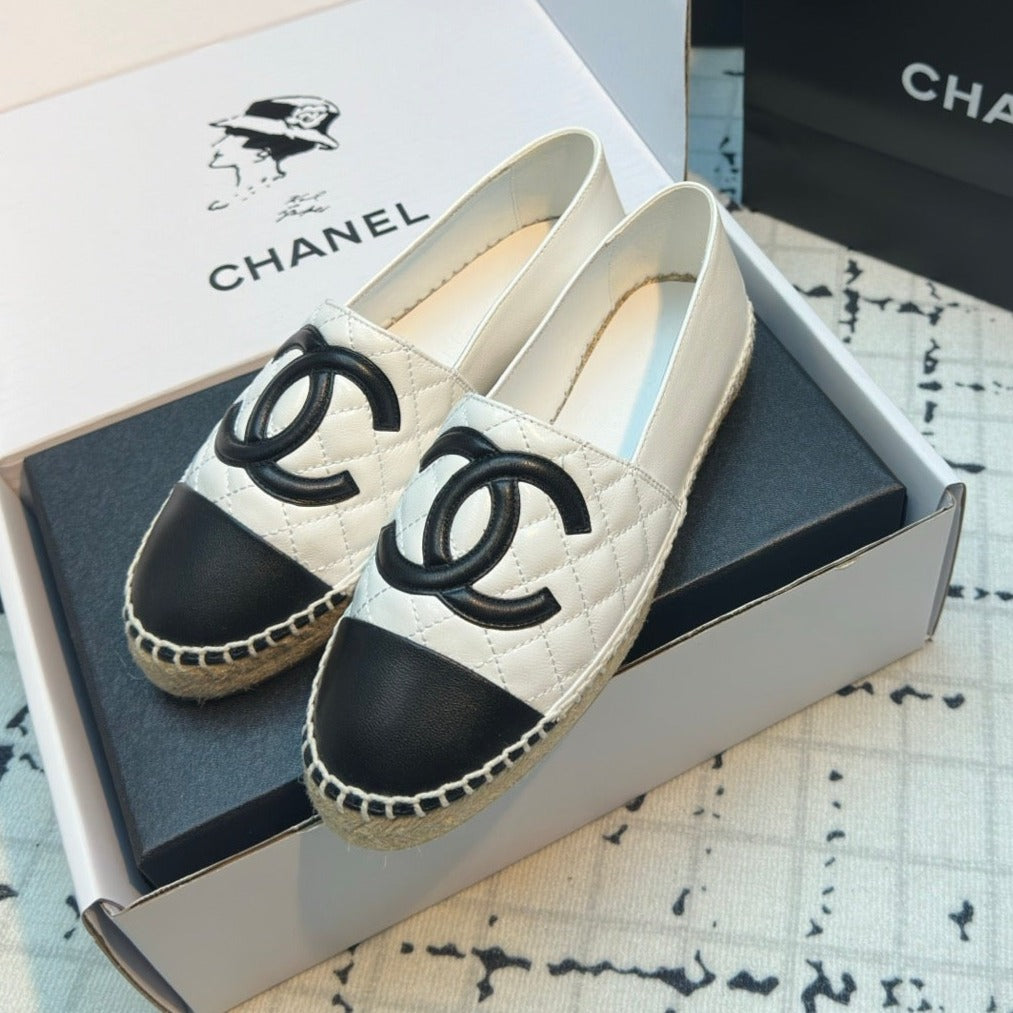 CC 26 Espadrilles Loafers In White Lambskin With Black Logo