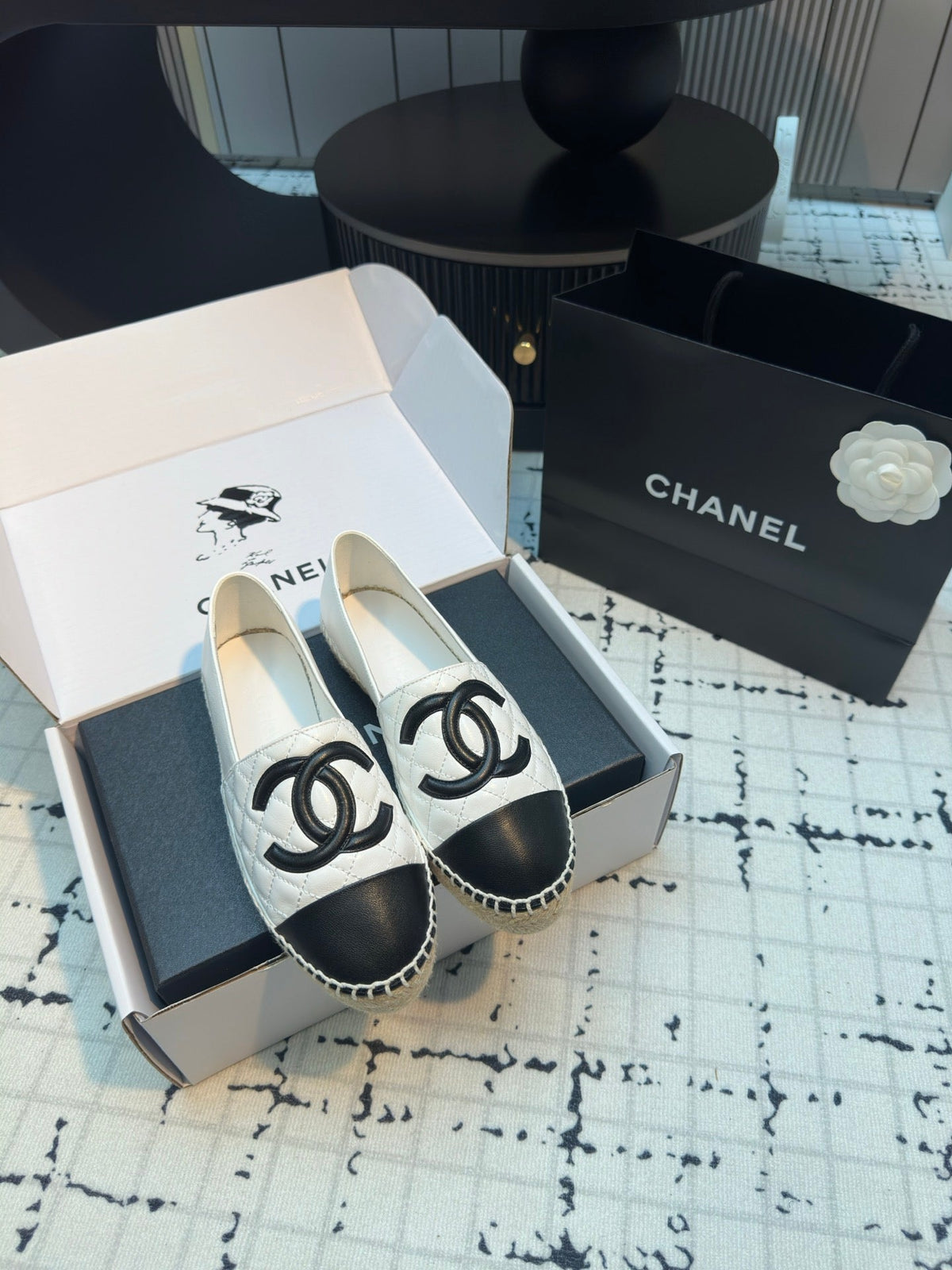 CC 26 Espadrilles Loafers In White Lambskin With Black Logo
