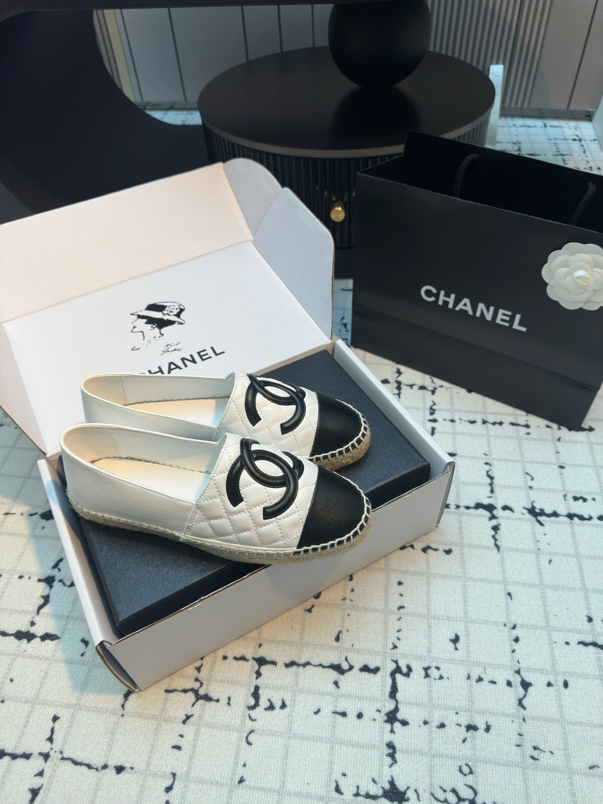 CC 26 Espadrilles Loafers In White Lambskin With Black Logo