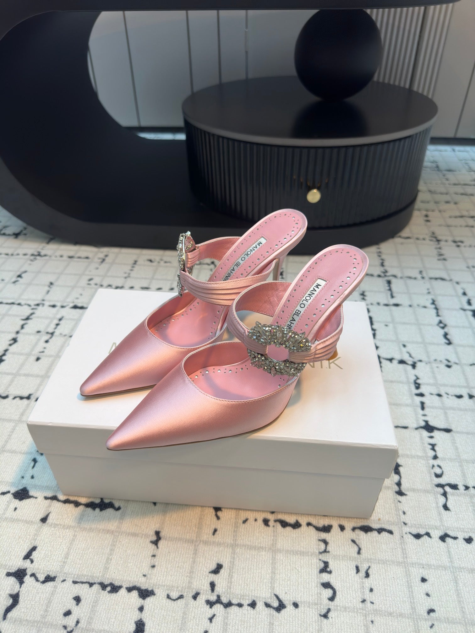 Manolo Satin Maidugura Mules 90mm Pink Satin