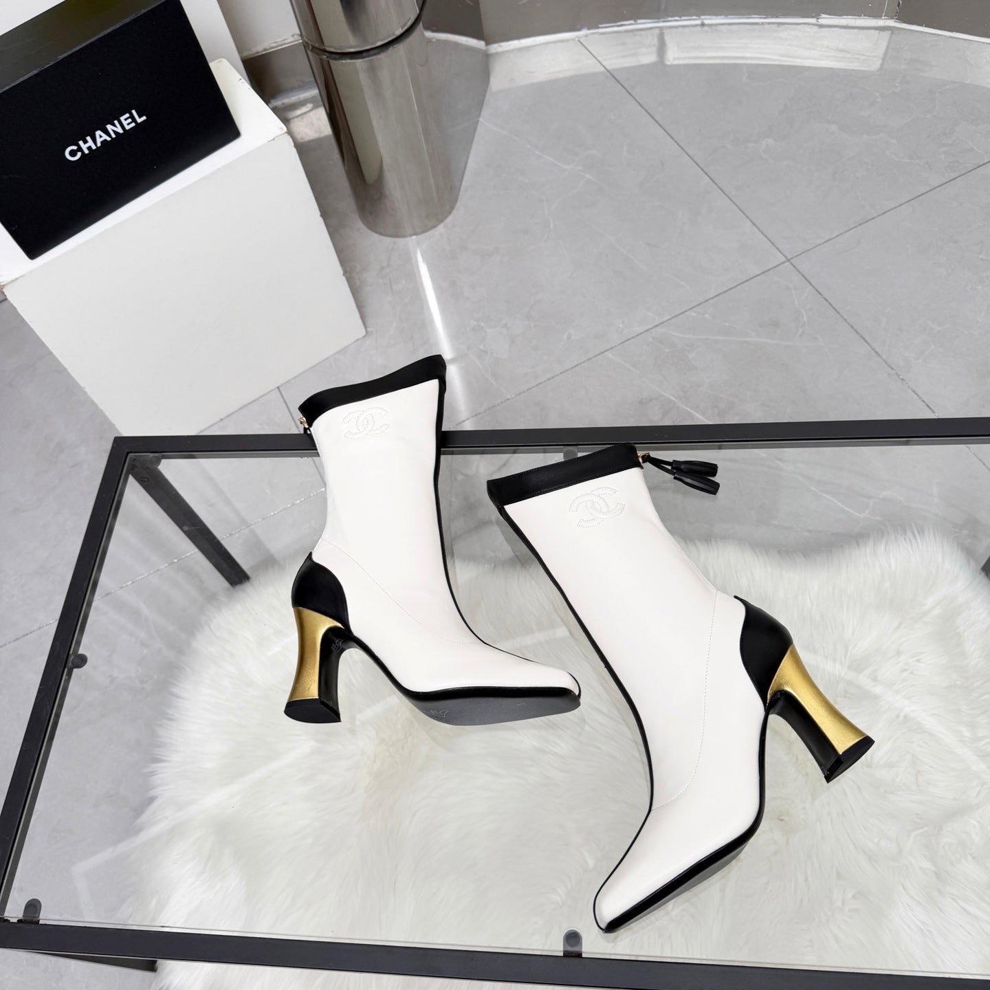 CC 26 FW Ankle Boots 8.5cm Black White Sheepskin 919945
