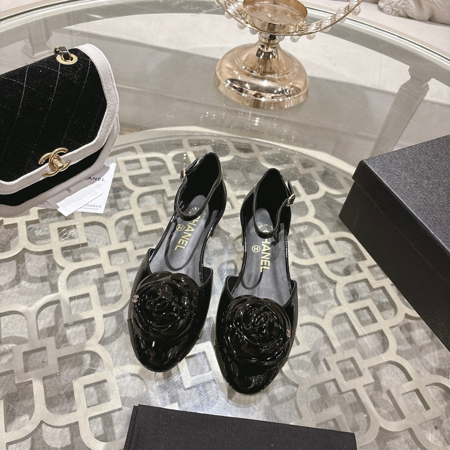 CC 26s Camellia Hollow Sandals Black Patent Leather 736519
