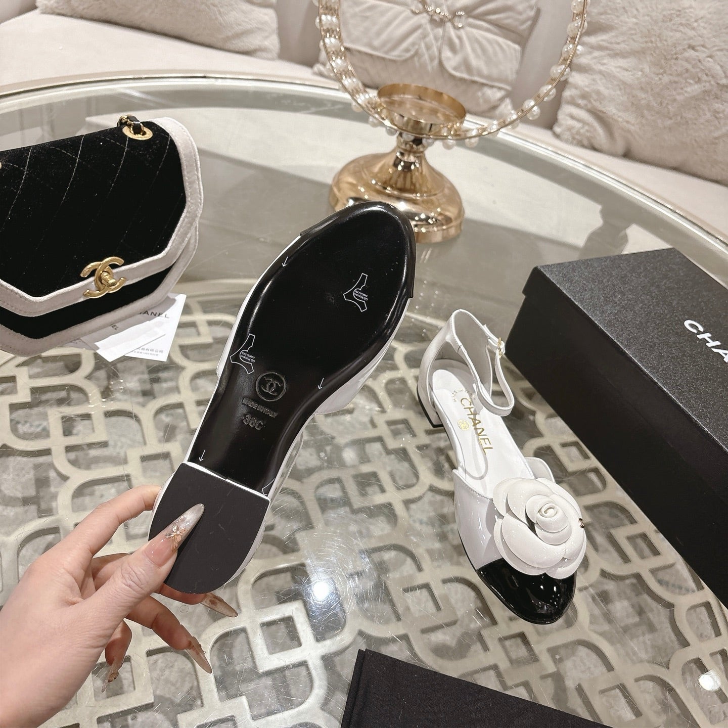 CC 26s Camellia Hollow Sandals White Patent Leather 736520