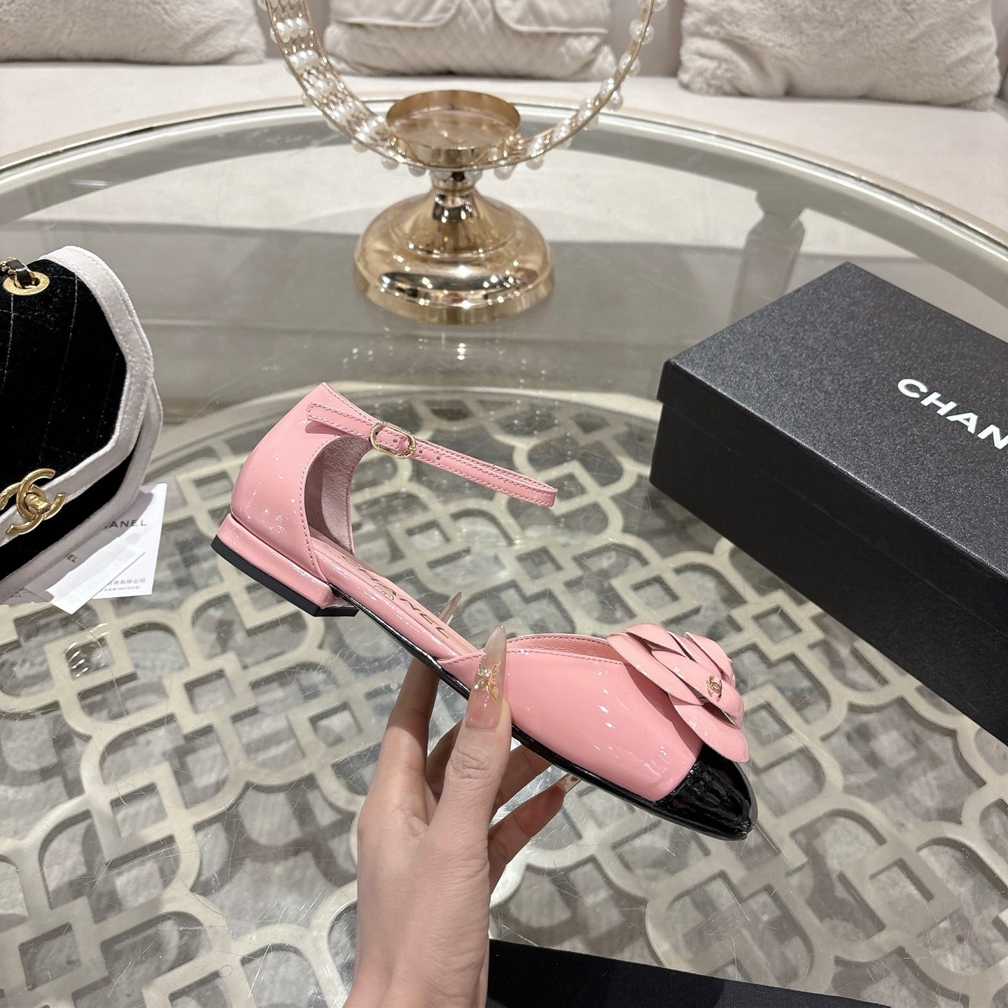 CC 26s Camellia Hollow Sandals Pink Patent Leather 736521