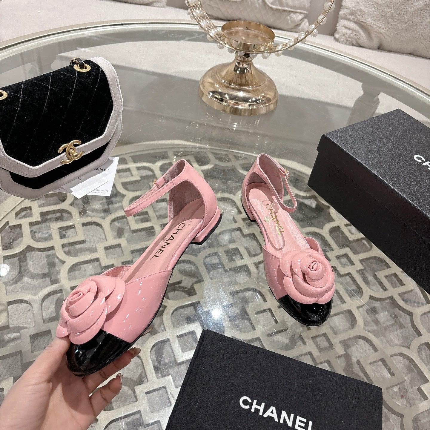 CC 26s Camellia Hollow Sandals Pink Patent Leather 736521