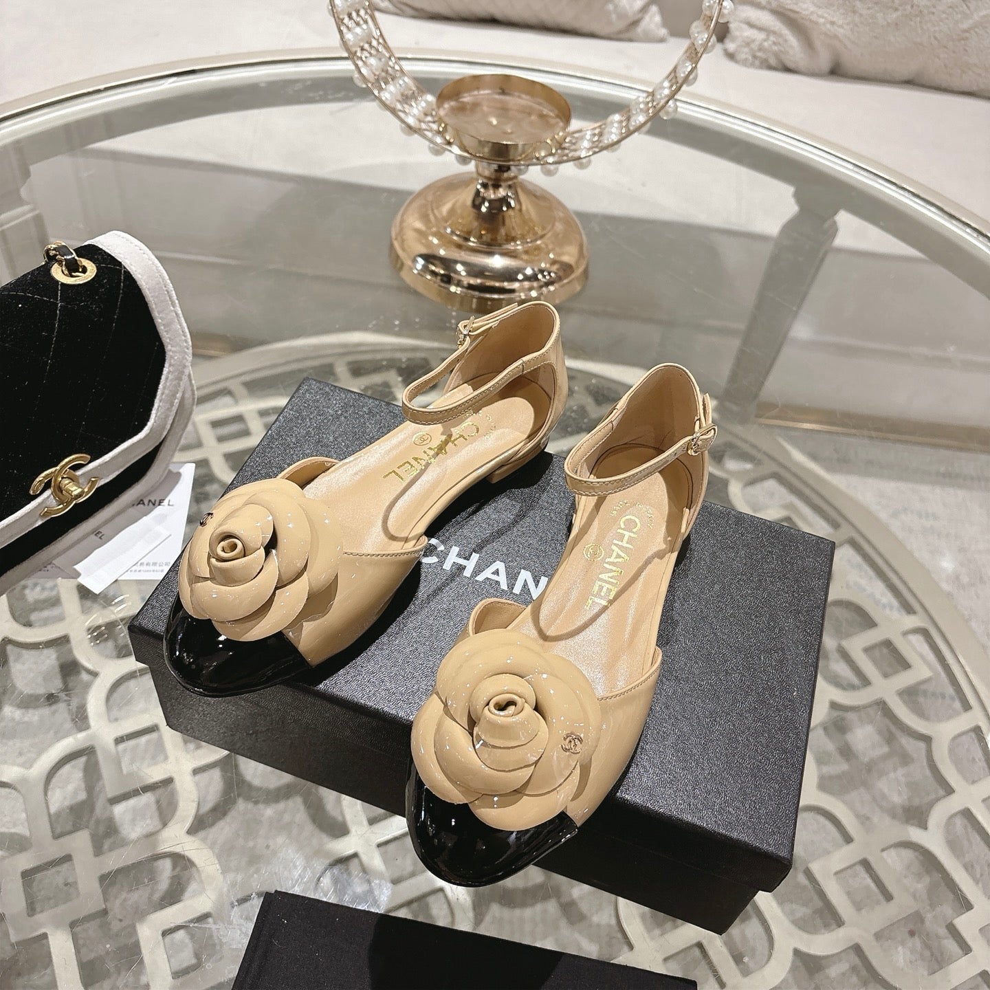 CC 26s Camellia Hollow Sandals Beige Patent Leather 736522