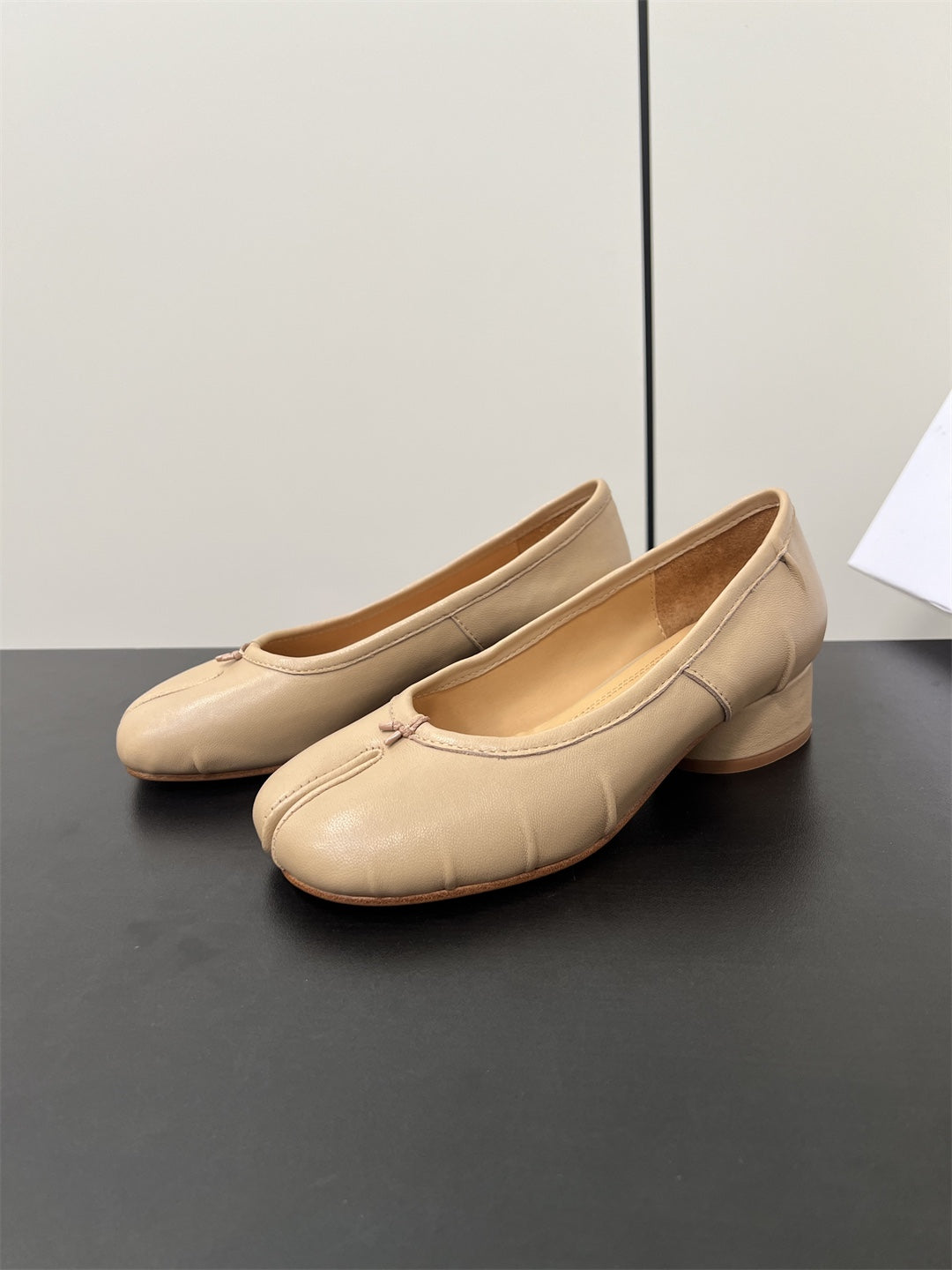 Maison Margiela Tabi Ballerina Heeled Pump Beige Sheepskin 542778