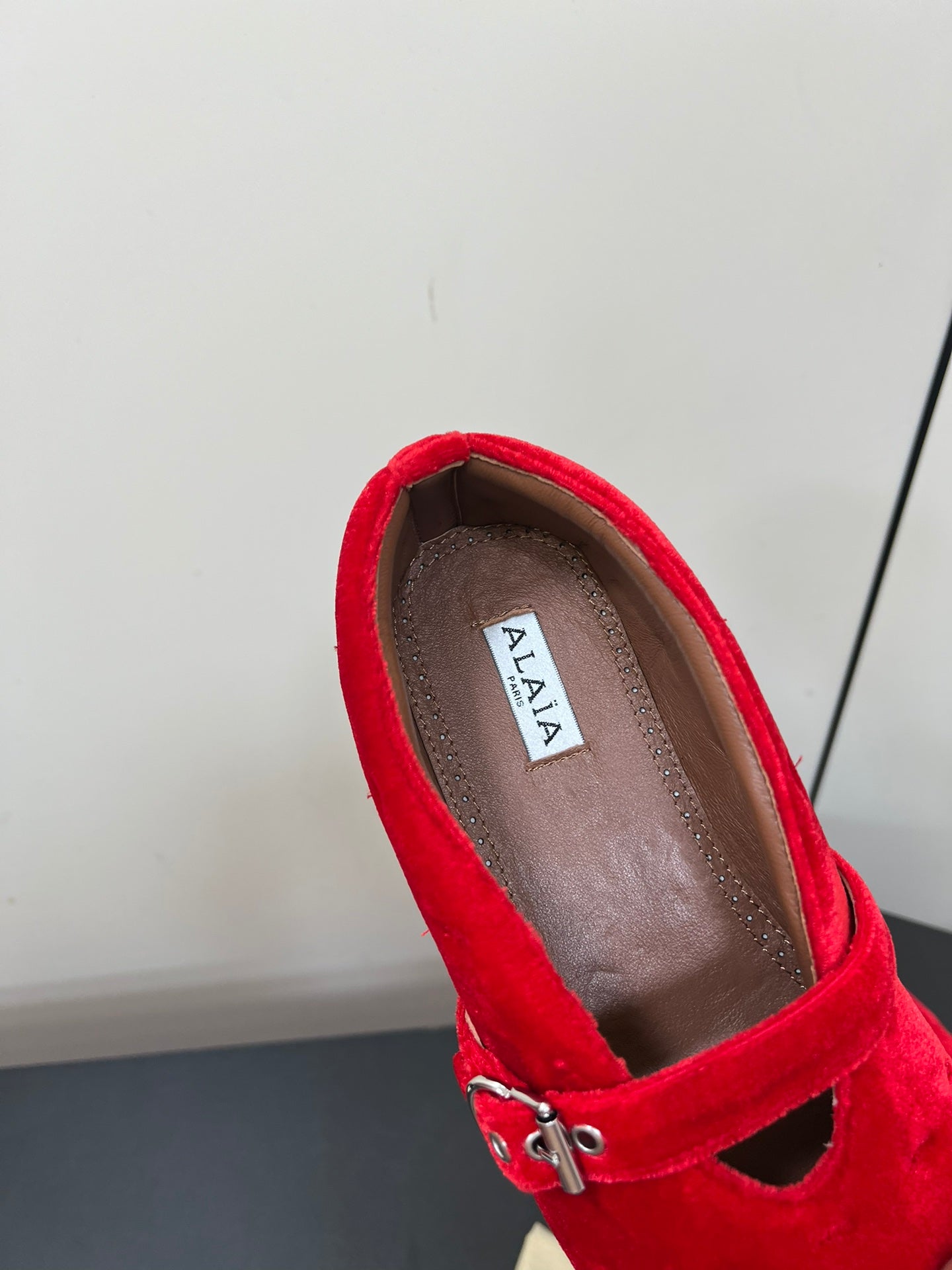Alaila Ballet Flats In Red Velvet 975743