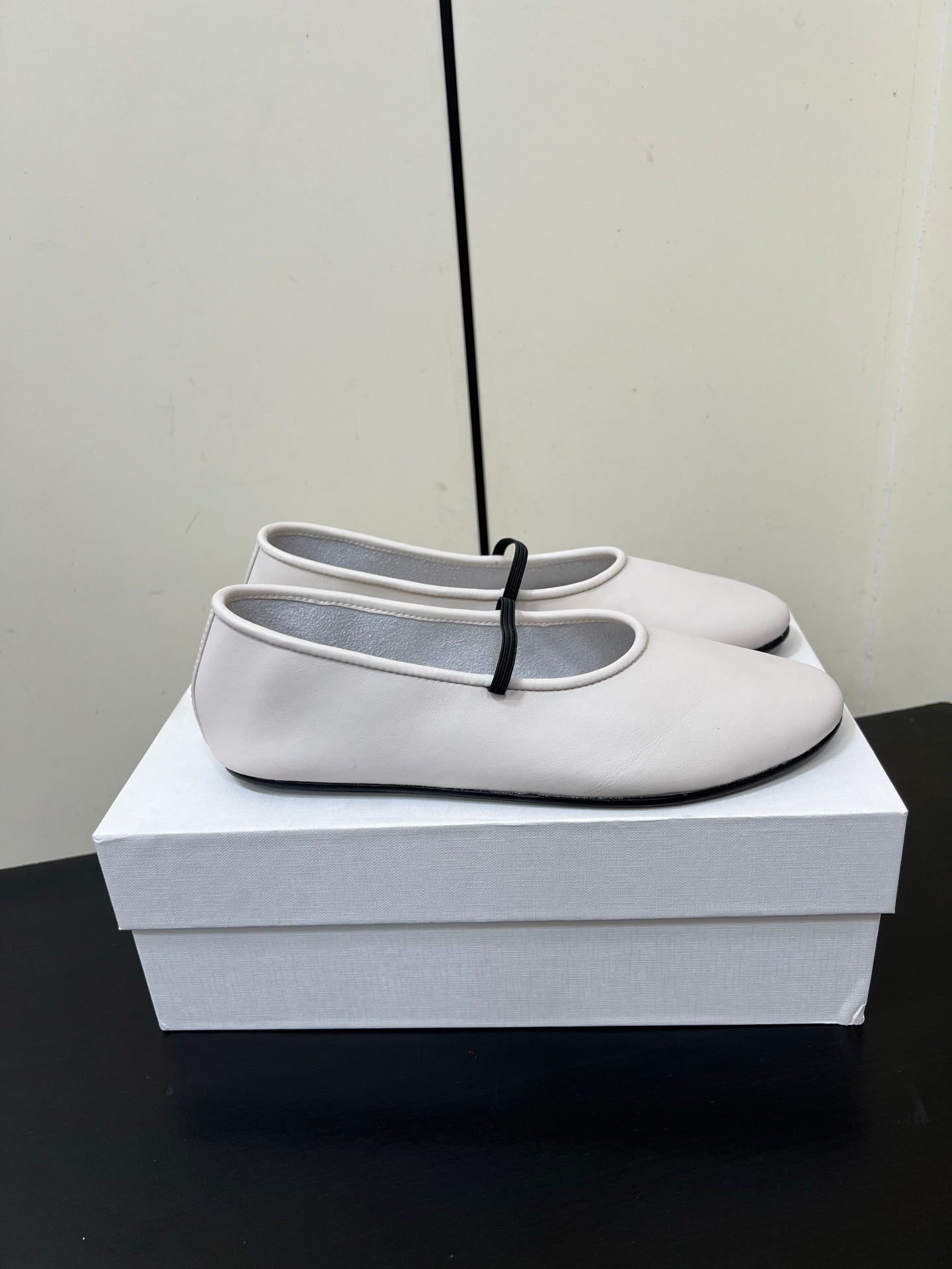 The Row Elastic Ballet Flats White Calfskin 339993