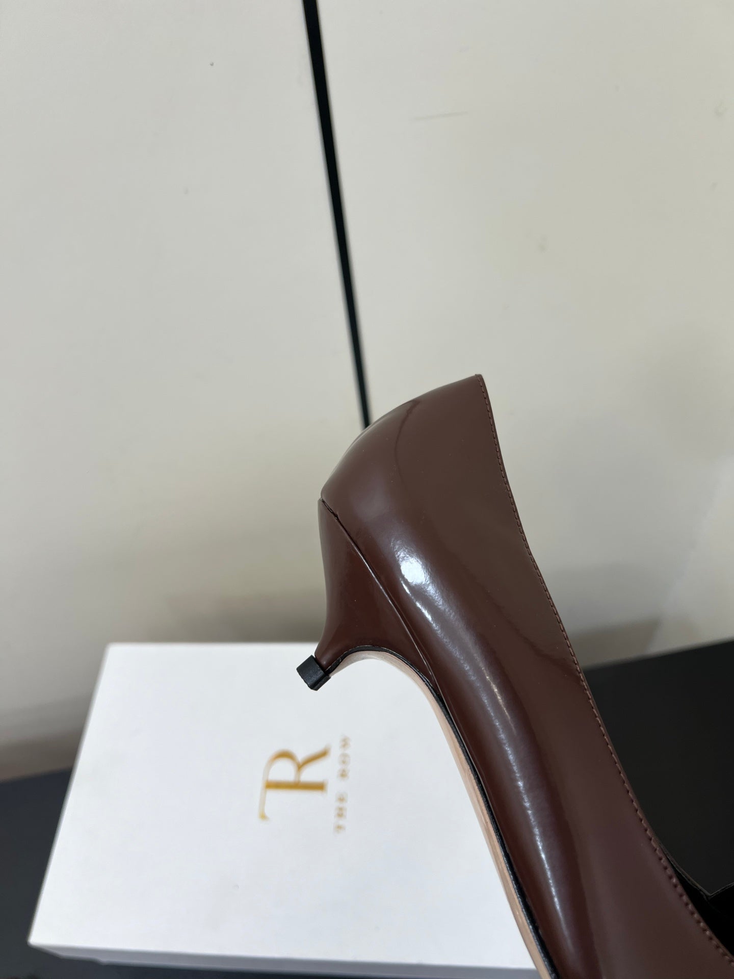 The Row Viv Kitten Pumps 3.5cm Dark Brown Patent Leather 340009