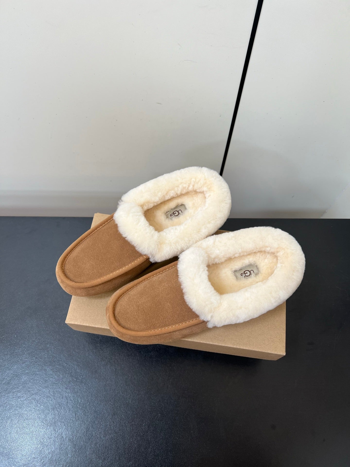 UGG Oil Jiji Slip-On Loafers Light Brown Fur Suede 519523