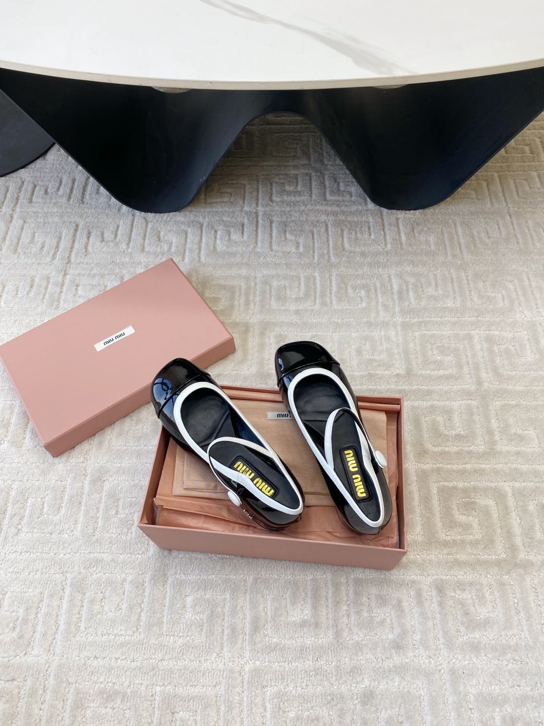 Miu Mary Jane Pumps In Black Glossy Sheepskin