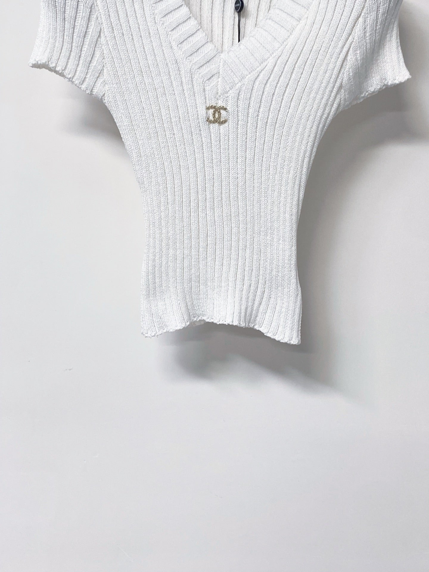 Chanel 26s Short Sleeve V-Neck Knit Top Style 1239